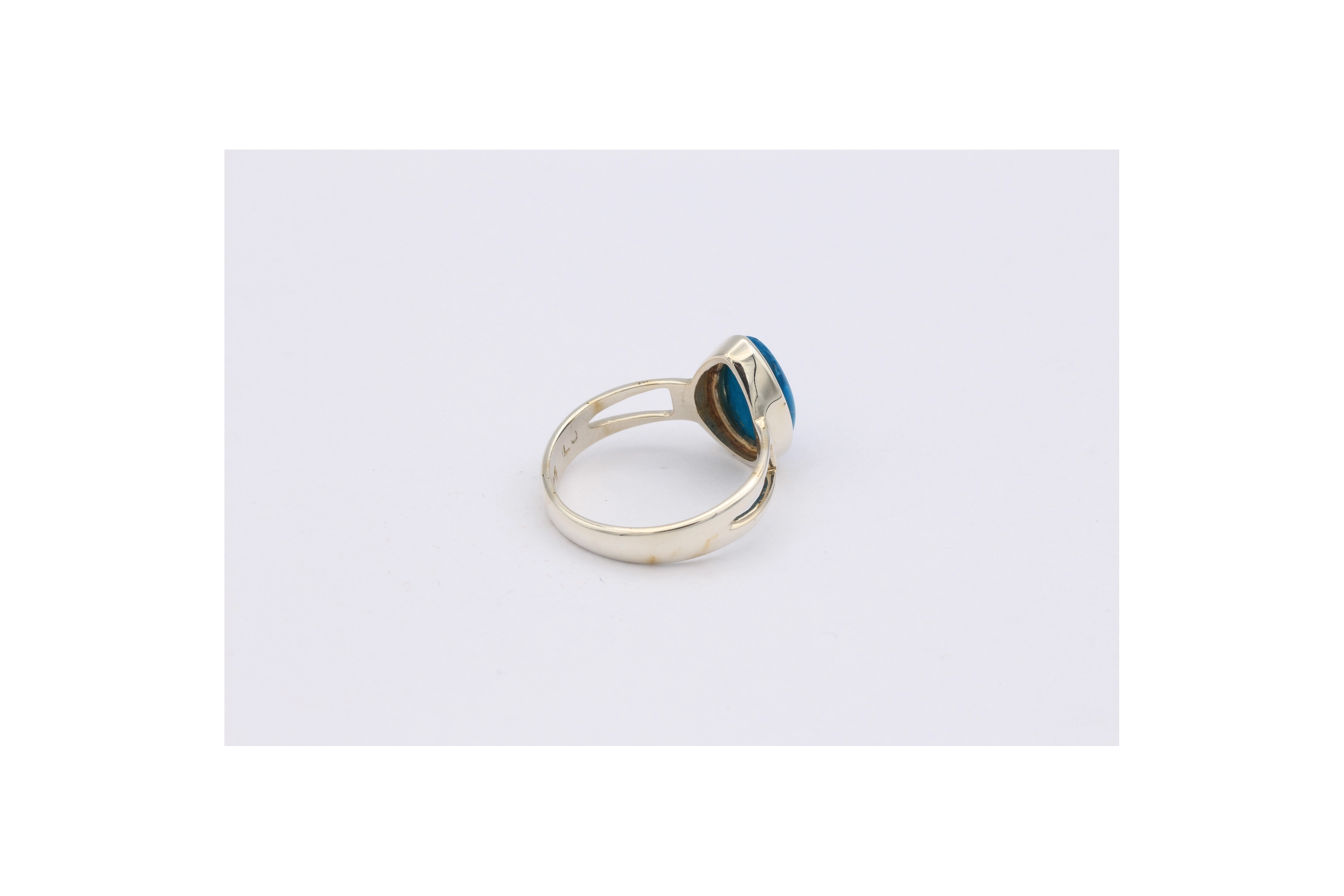 Bague contemporaine en argent 925 sertie de cavansite-The Vintage Workshop