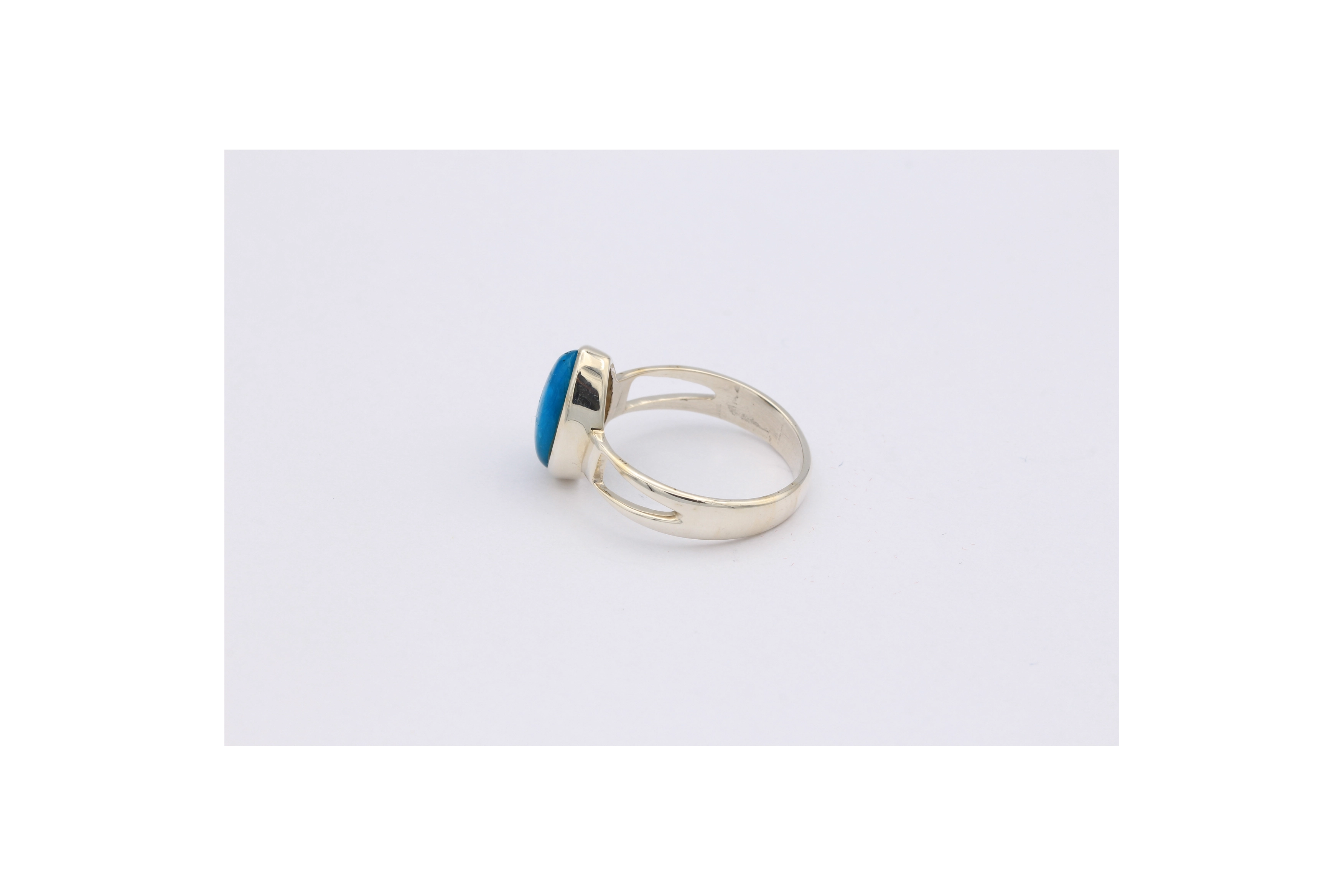 Bague contemporaine en argent 925 sertie de cavansite-The Vintage Workshop