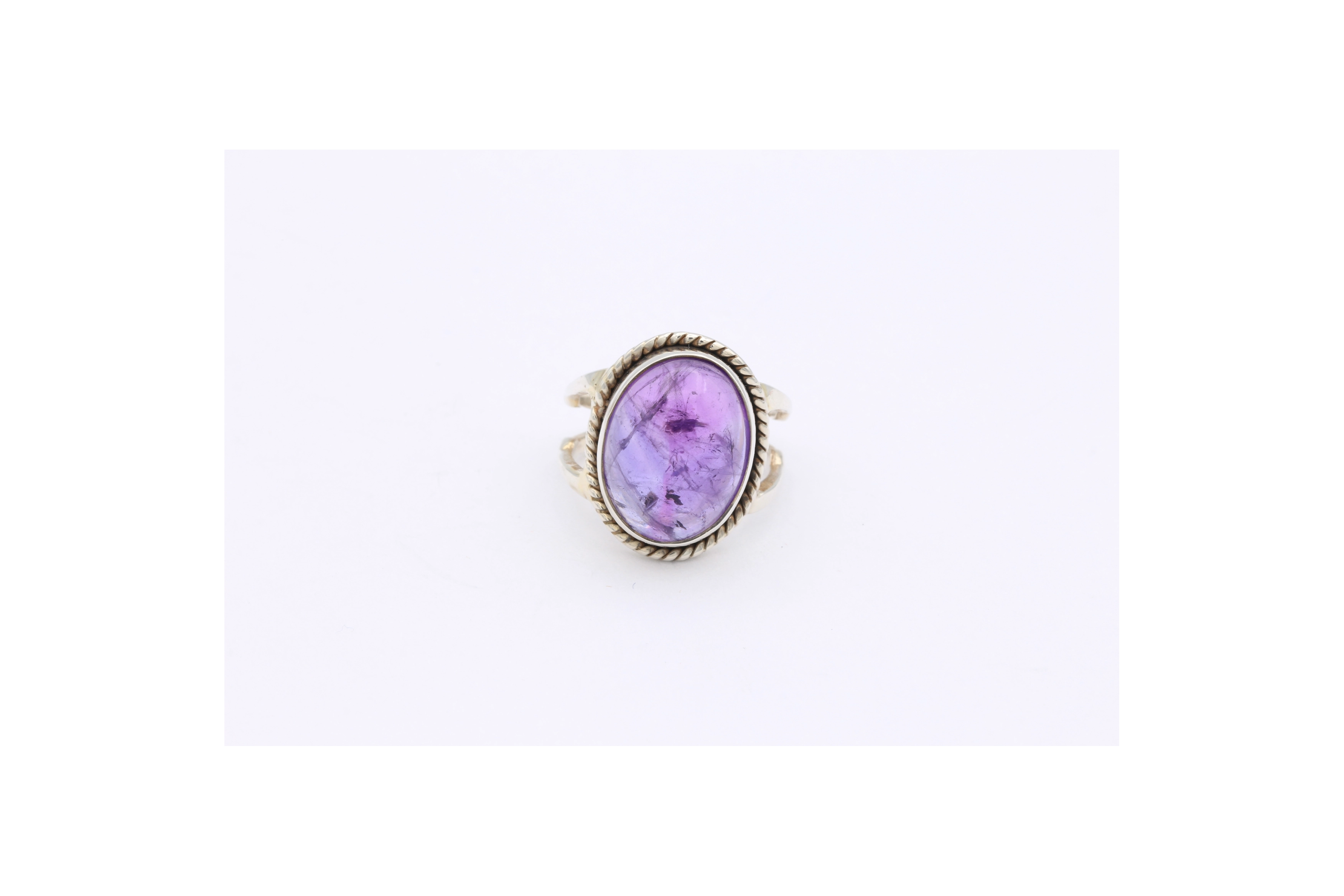 Bague contemporaine en argent 925 sertie d'améthyste-The Vintage Workshop
