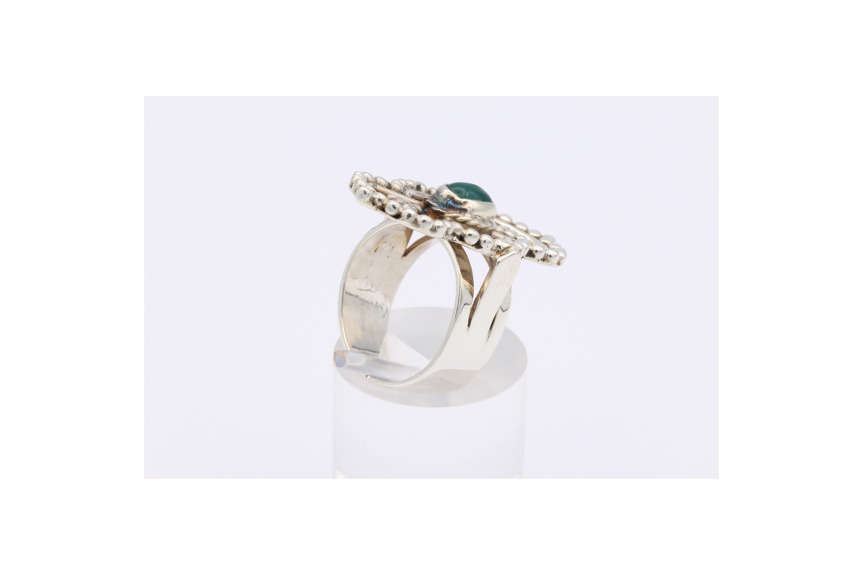 Bague "ethnique" contemporaine en argent 925 sertie de chrysoprase-The Vintage Workshop