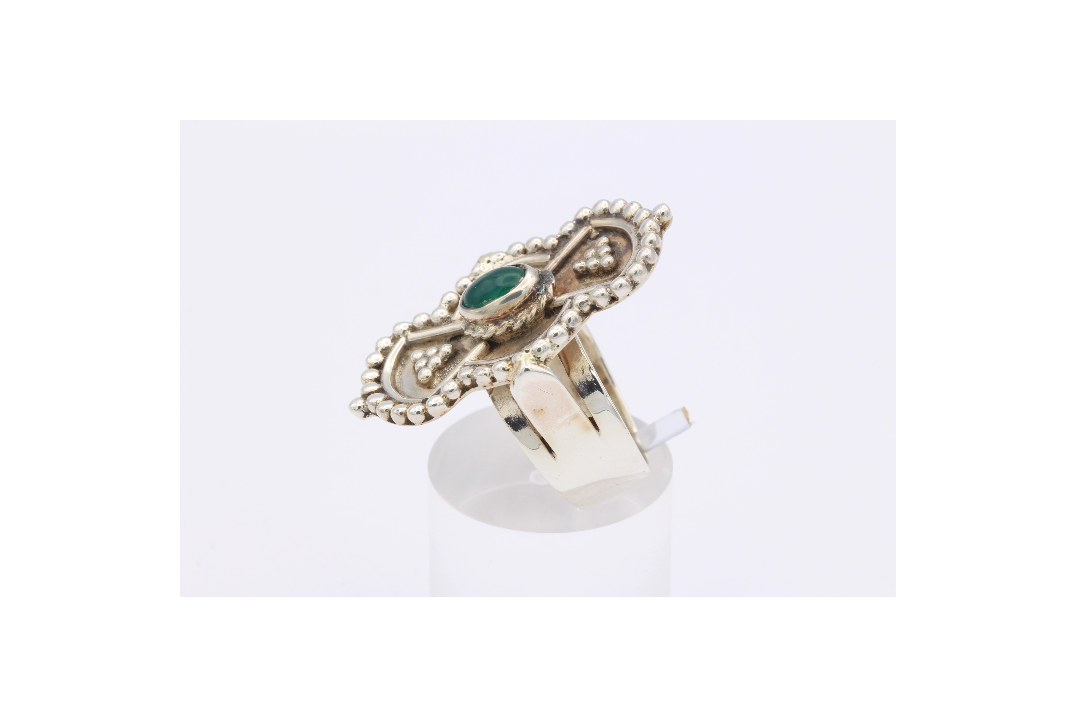 Bague "ethnique" contemporaine en argent 925 sertie de chrysoprase-The Vintage Workshop