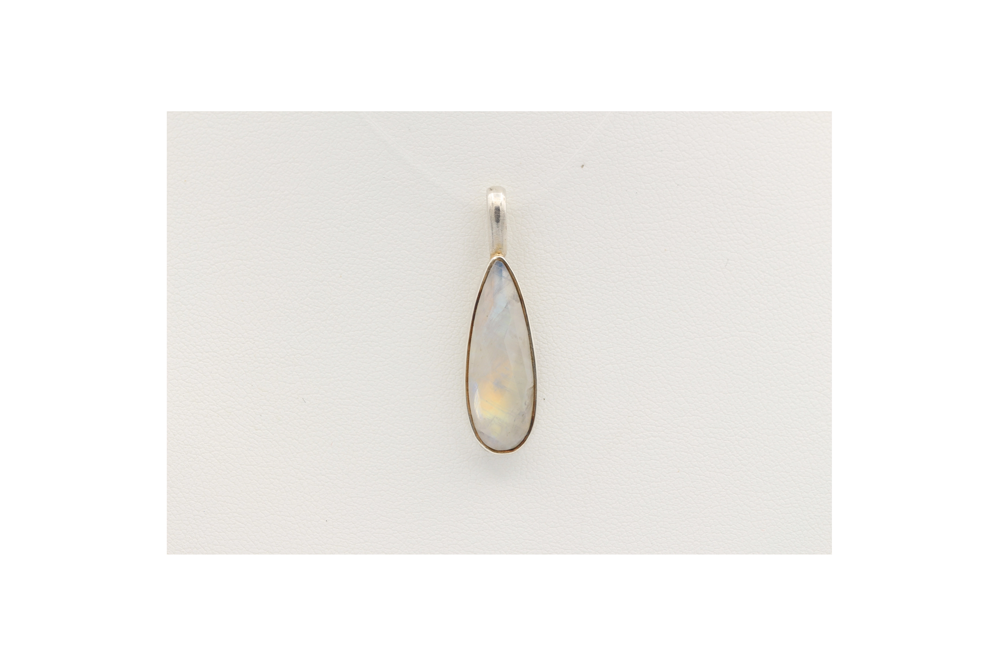 Pendentif contemporain en argent 925 serti de labradorite - - 1