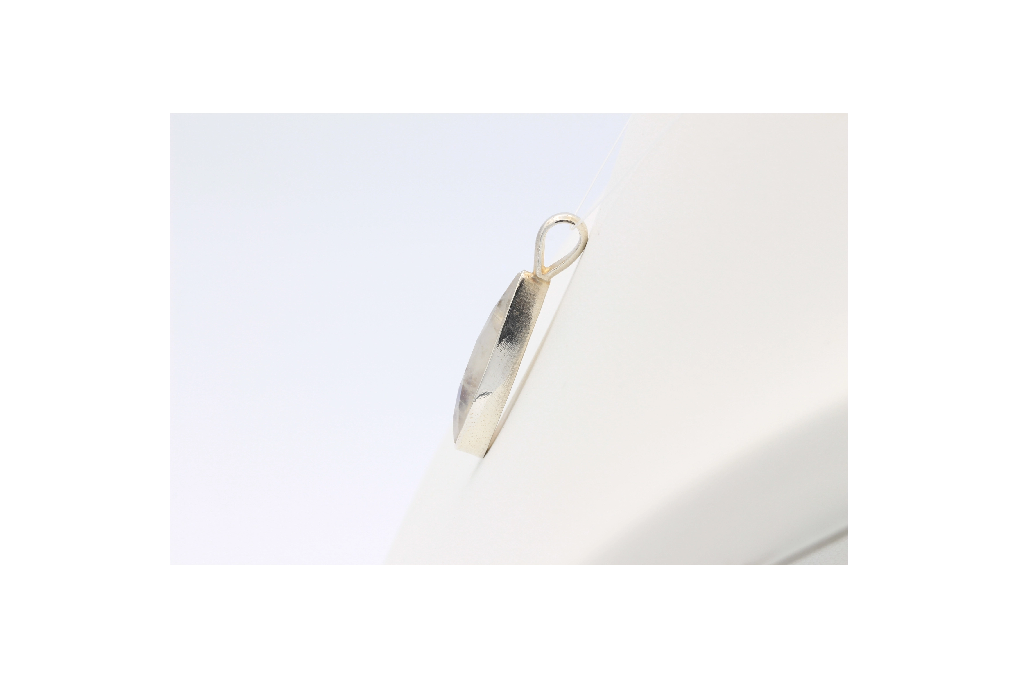 Pendentif contemporain en argent 925 serti de labradorite - - 3
