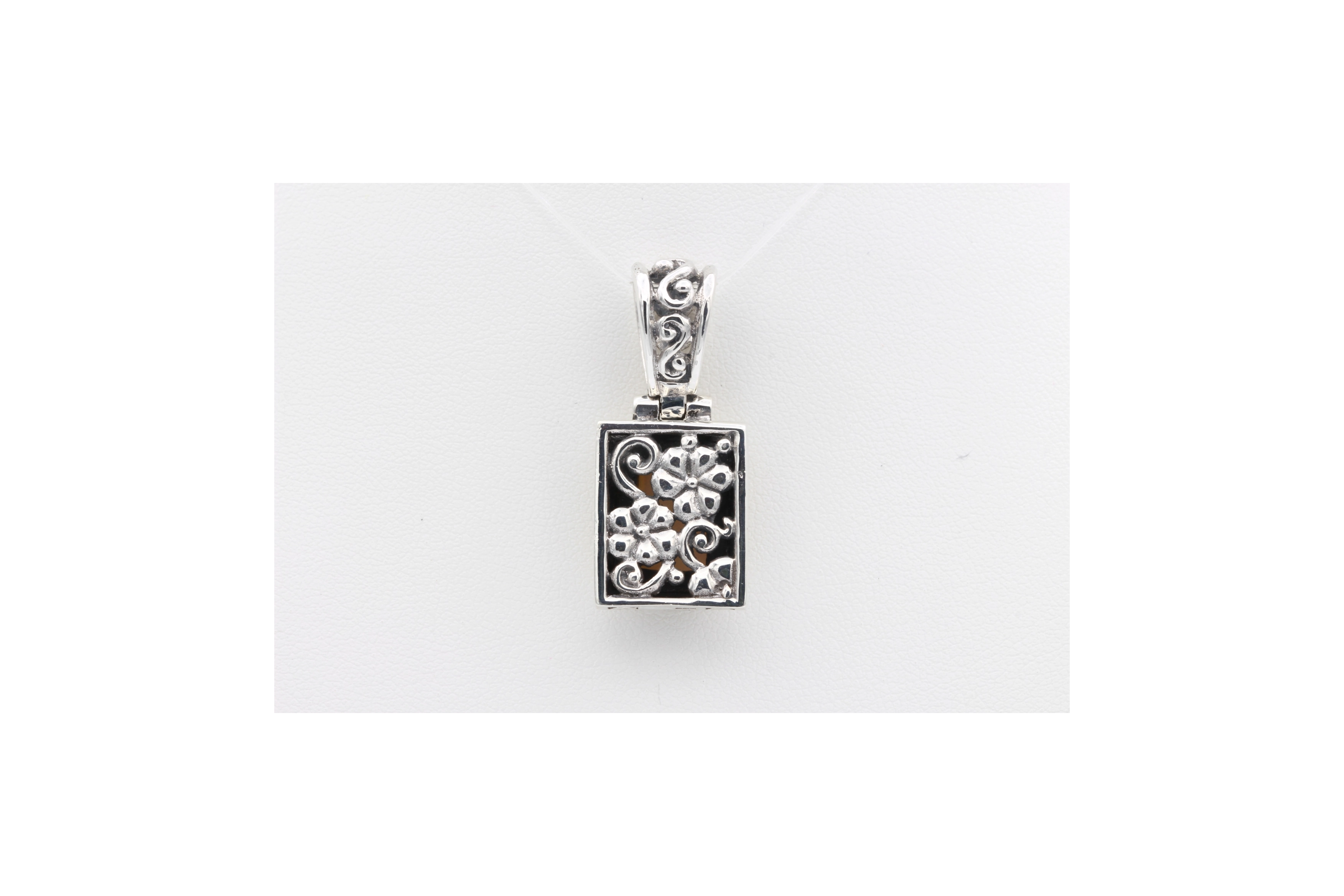 Pendentif contemporain en argent 925 serti de nacre-The Vintage Workshop