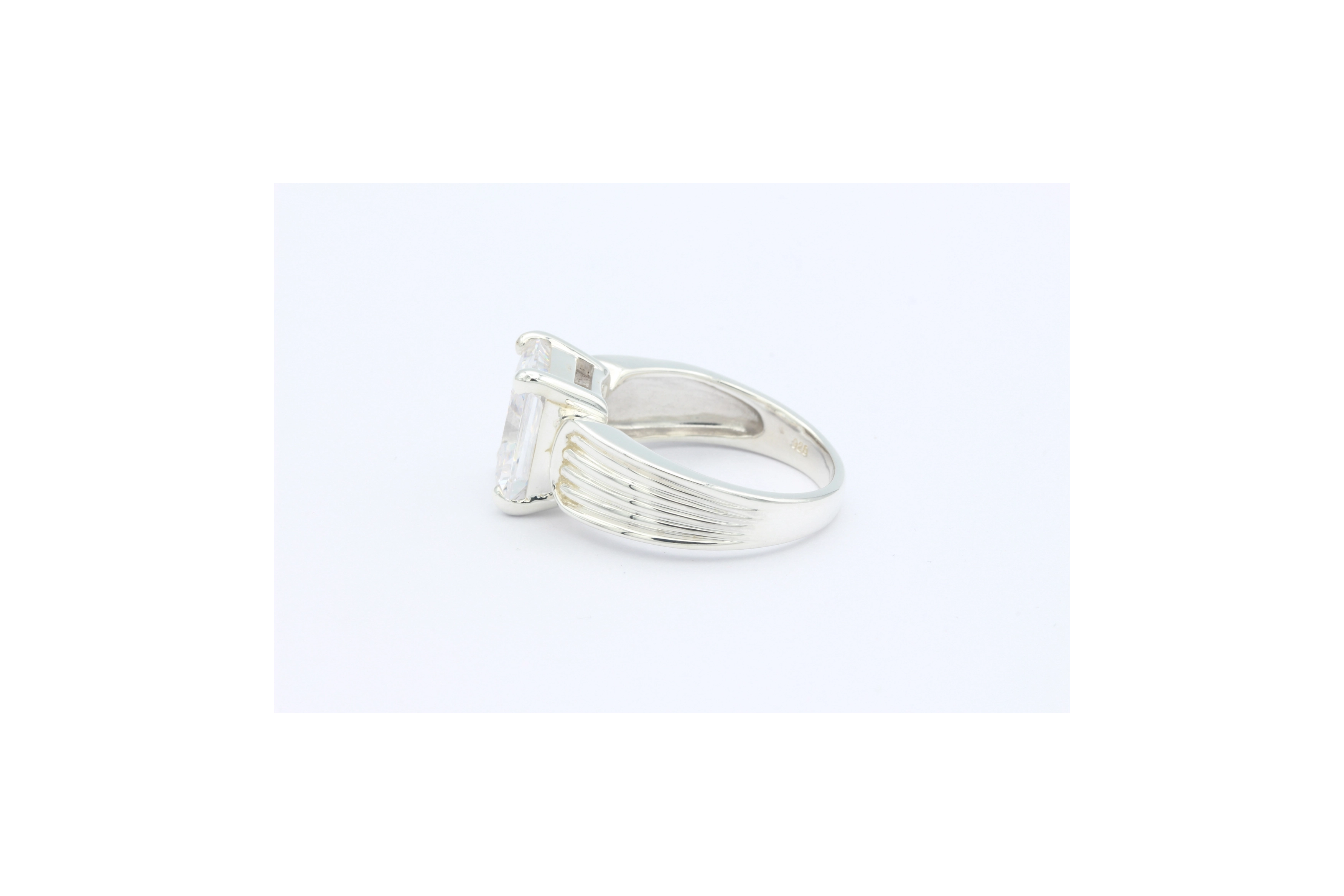 Bague contemporaine en argent 925 sertie de zirconium-The Vintage Workshop