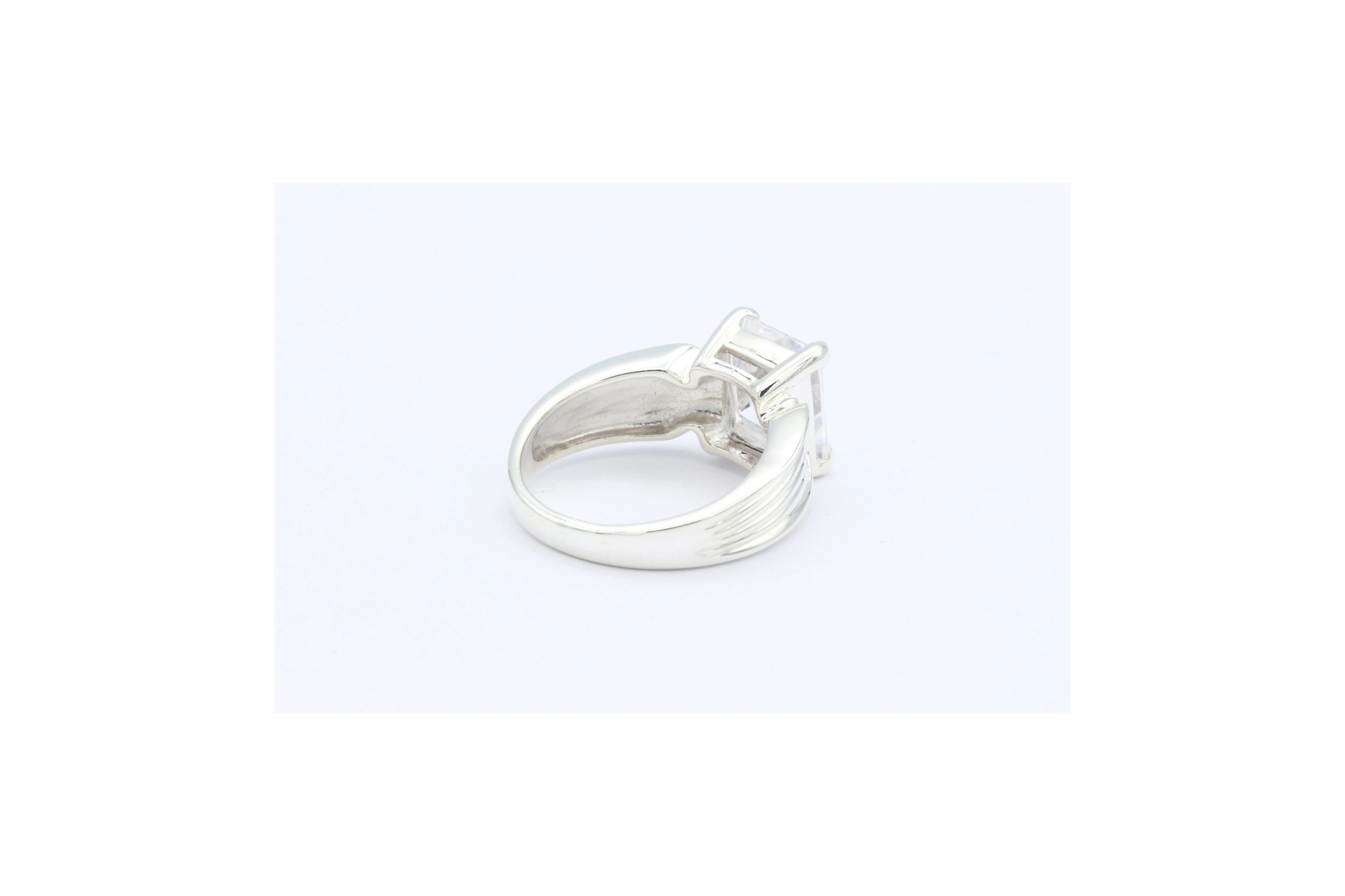 Bague contemporaine en argent 925 sertie de zirconium-The Vintage Workshop