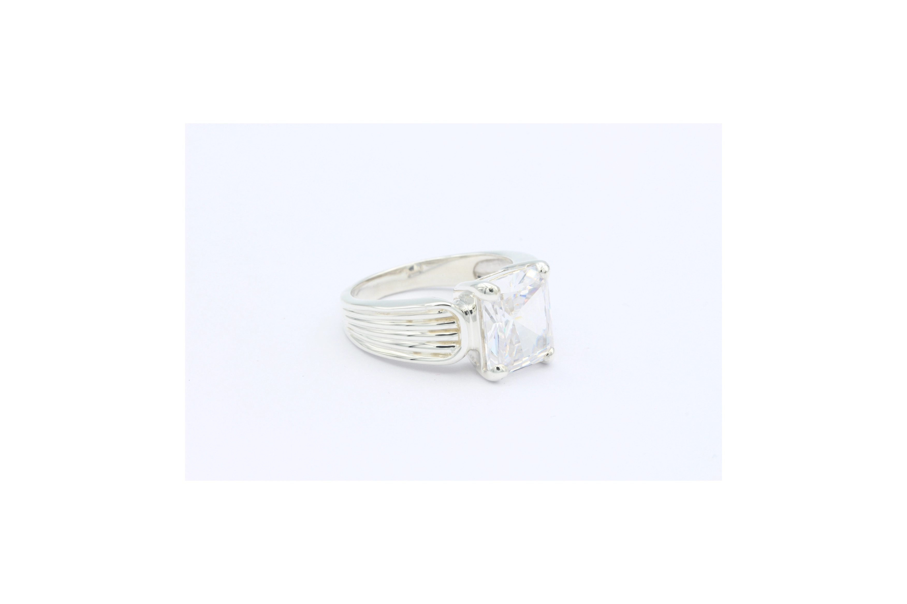 Bague contemporaine en argent 925 sertie de zirconium-The Vintage Workshop