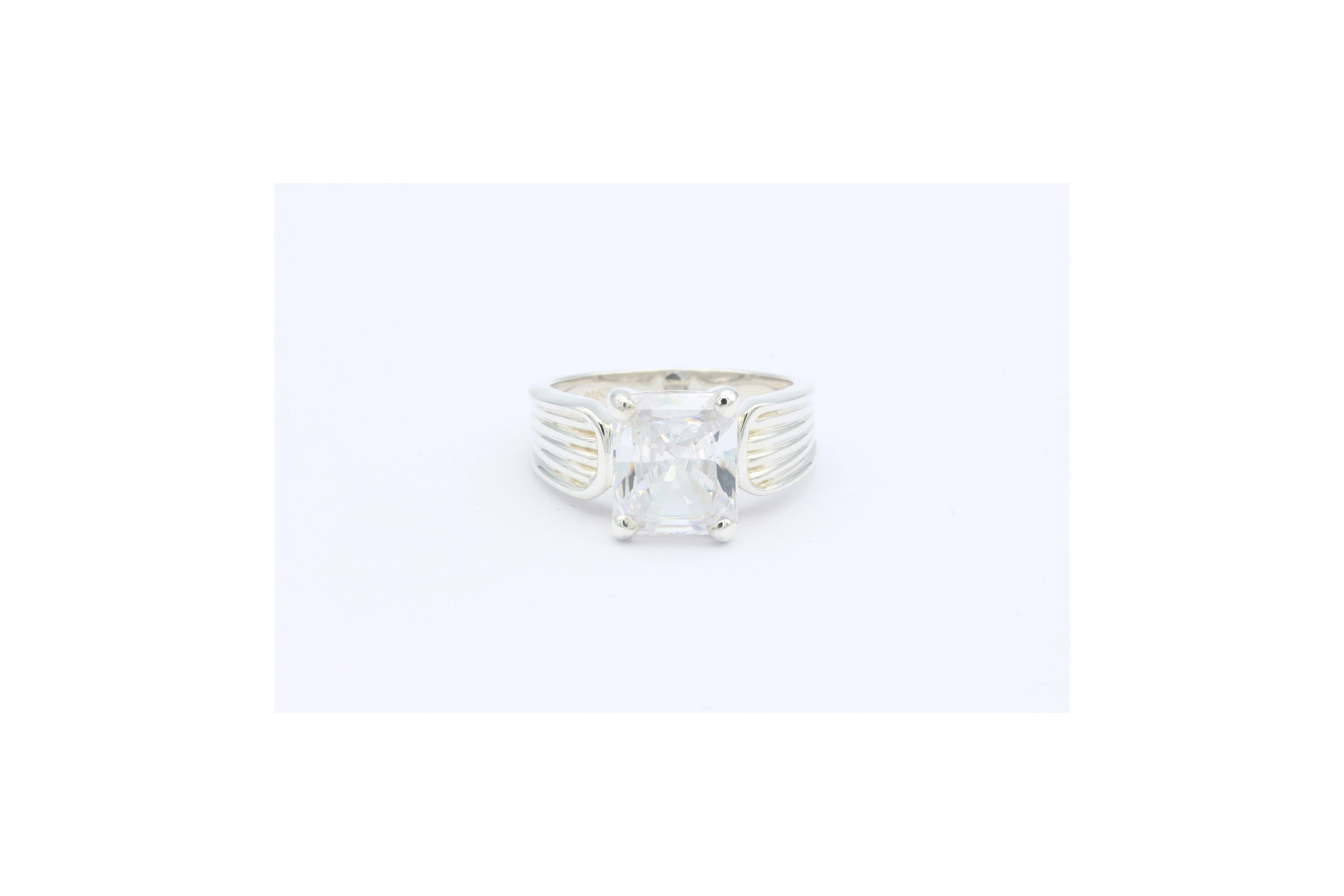 Bague contemporaine en argent 925 sertie de zirconium-The Vintage Workshop