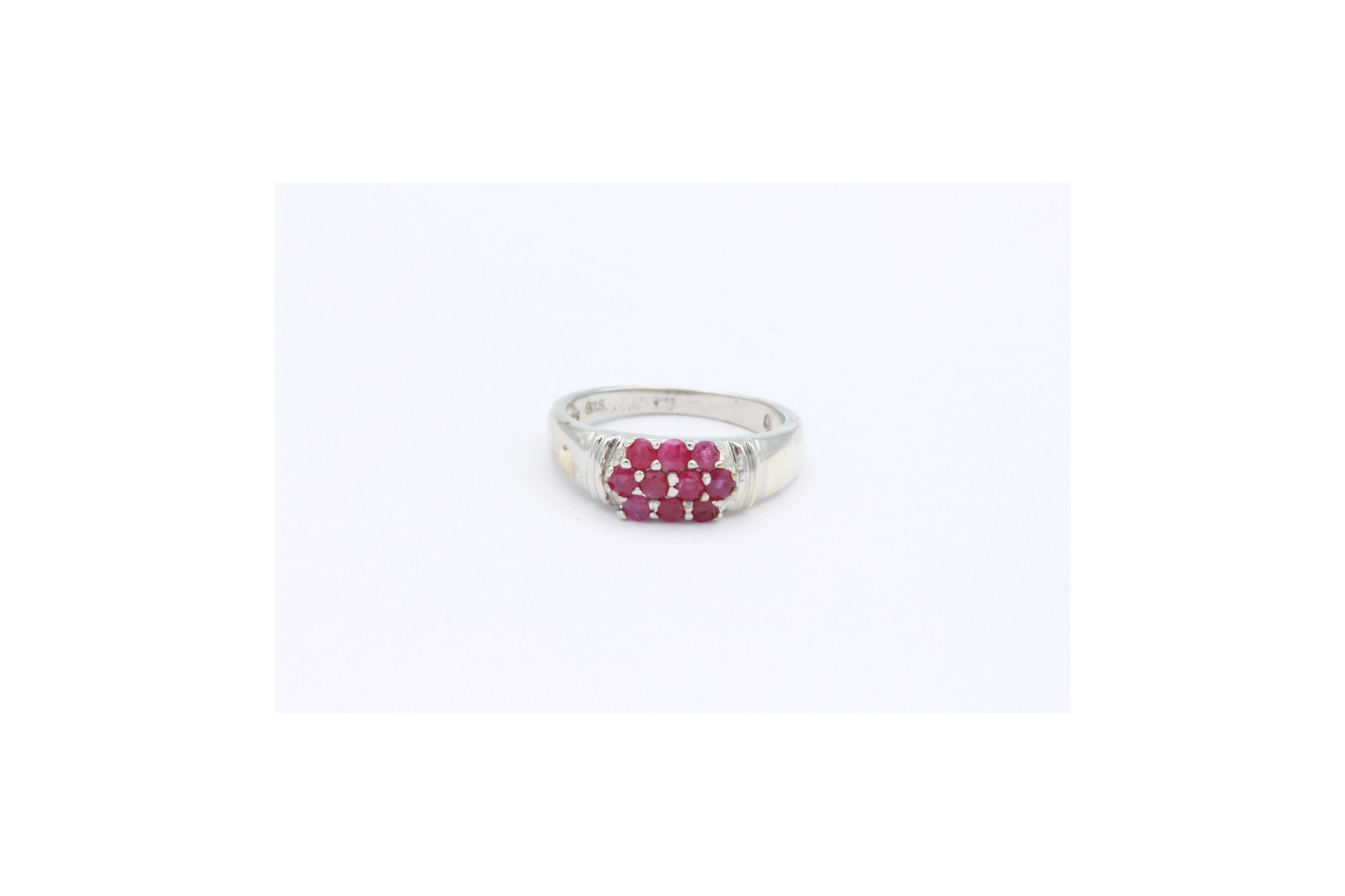 Bague contemporaine en argent 925 sertie de rubis - - 1
