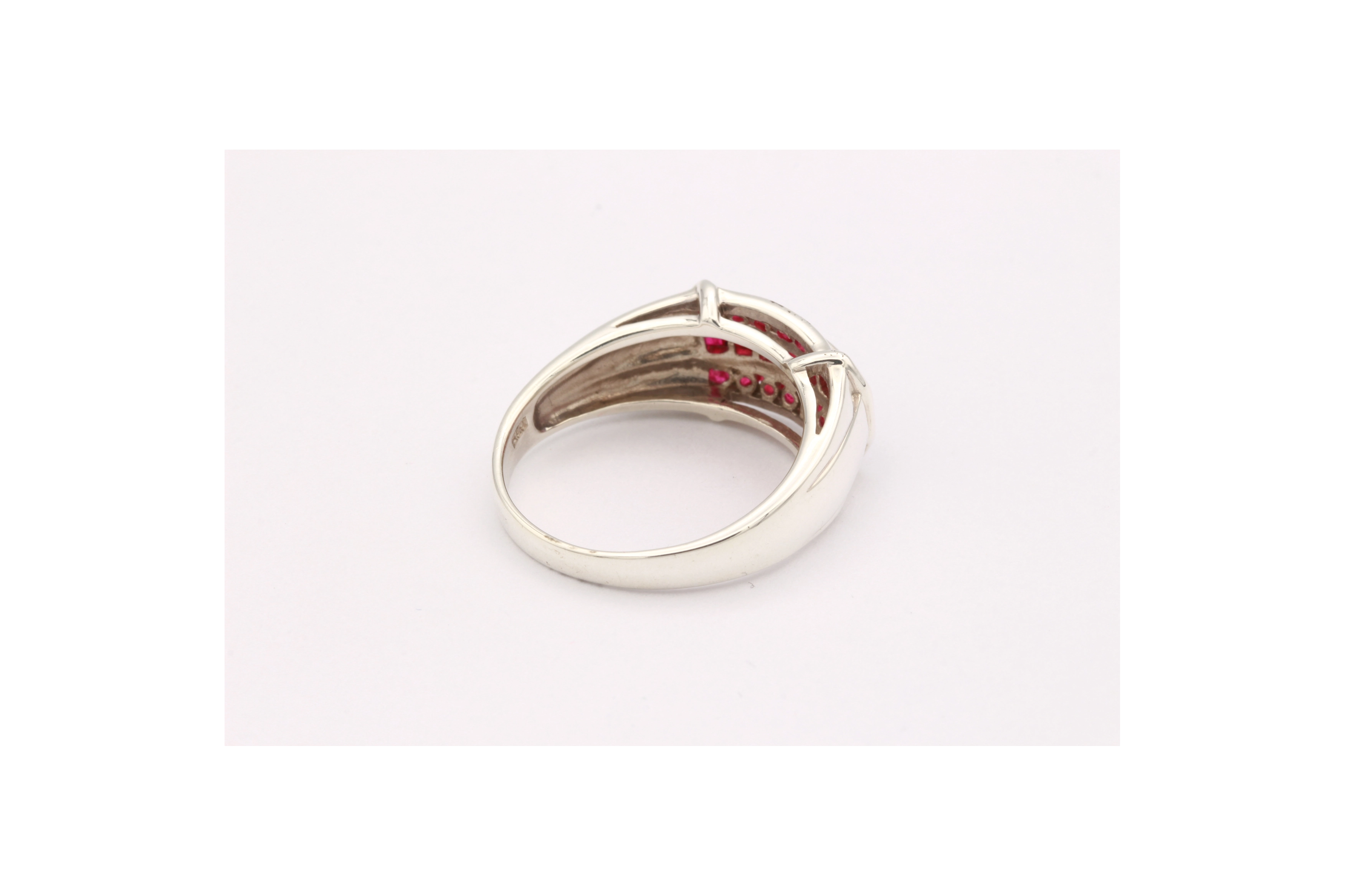 Bague contemporaine en argent 925 sertie de rubis - - 5