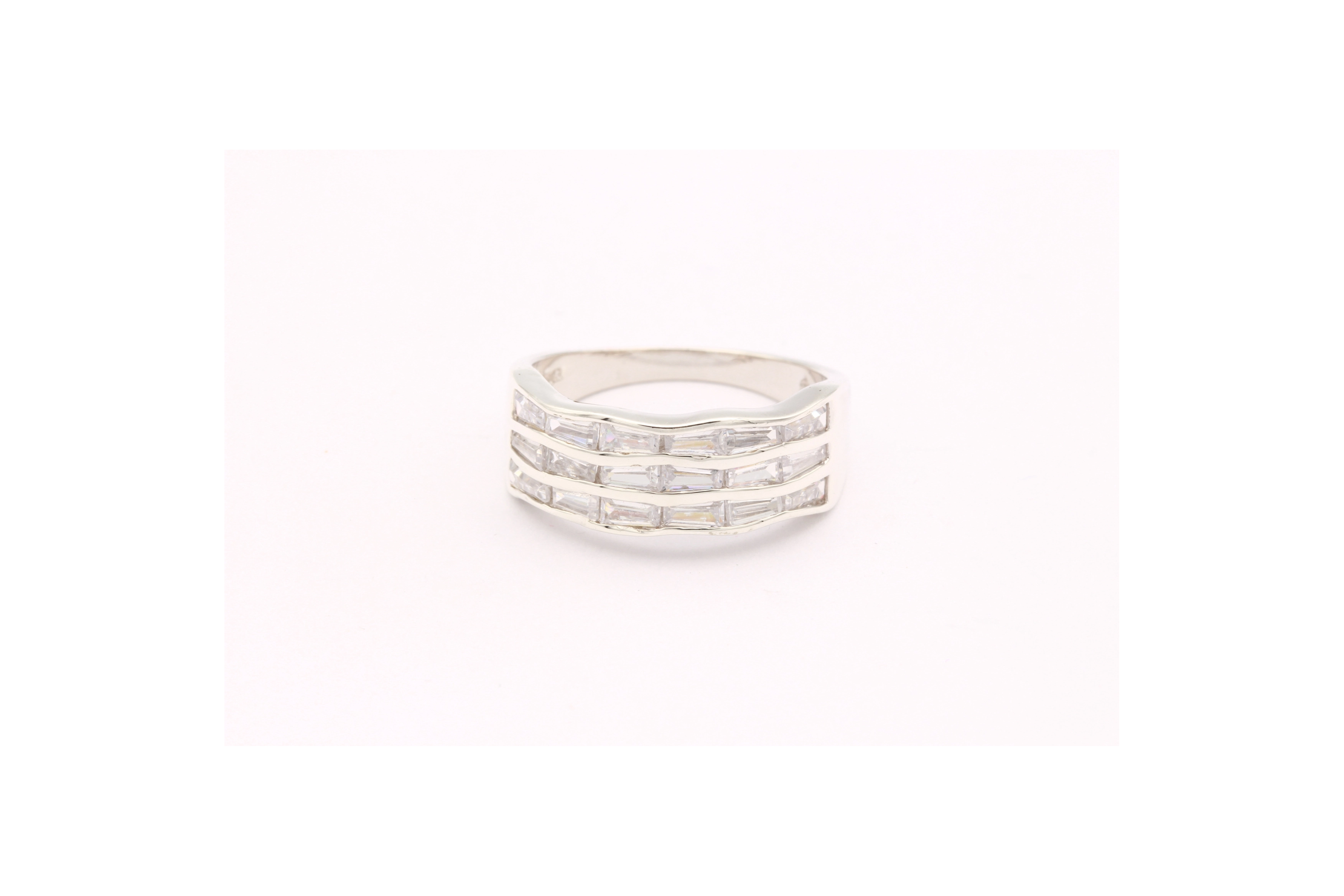 Bague contemporaine en argent 925 sertie de zirconium - - 1