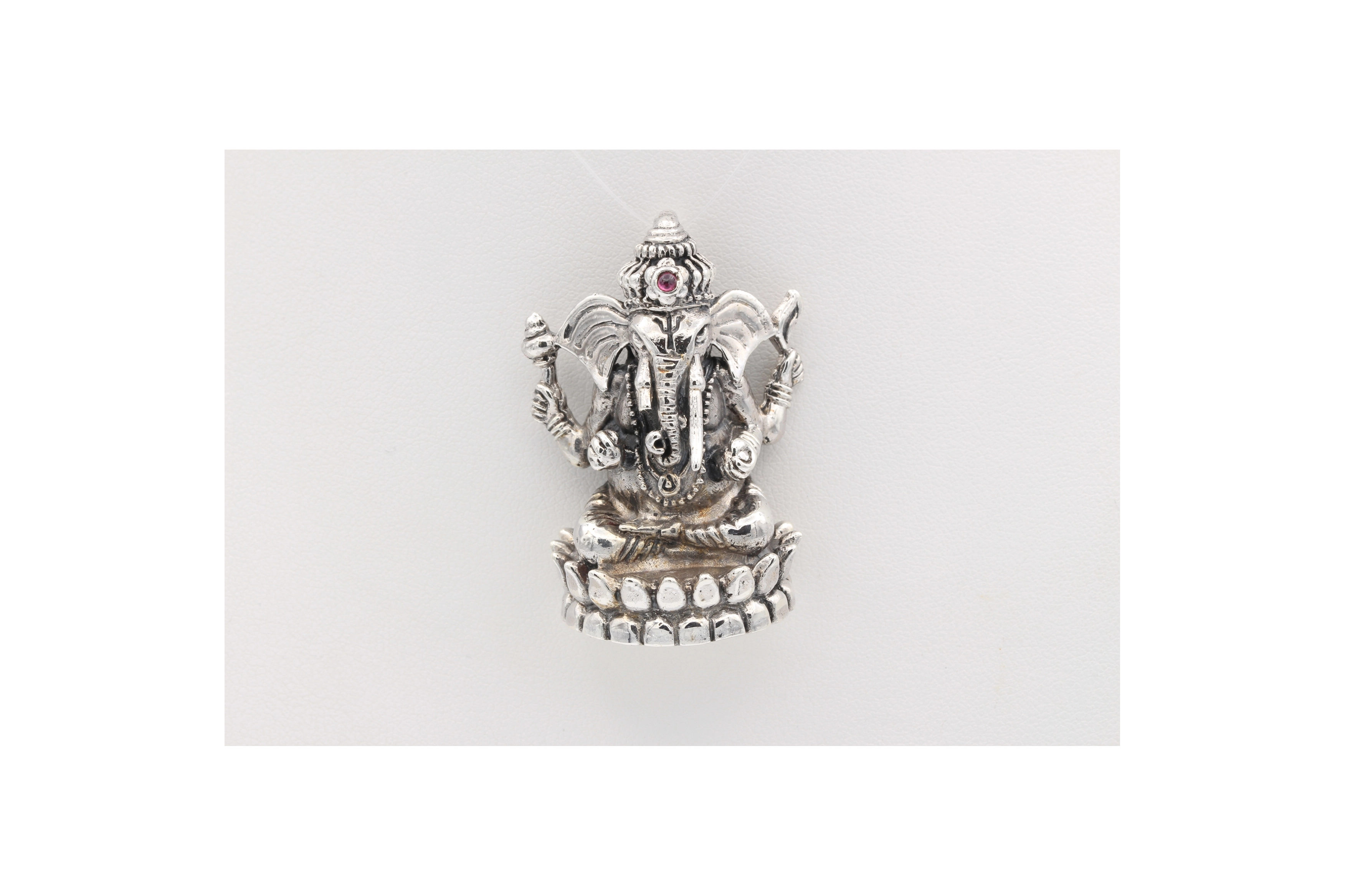 Pendentif Ganesh contemporain en argent 925 serti de rubis - - 1