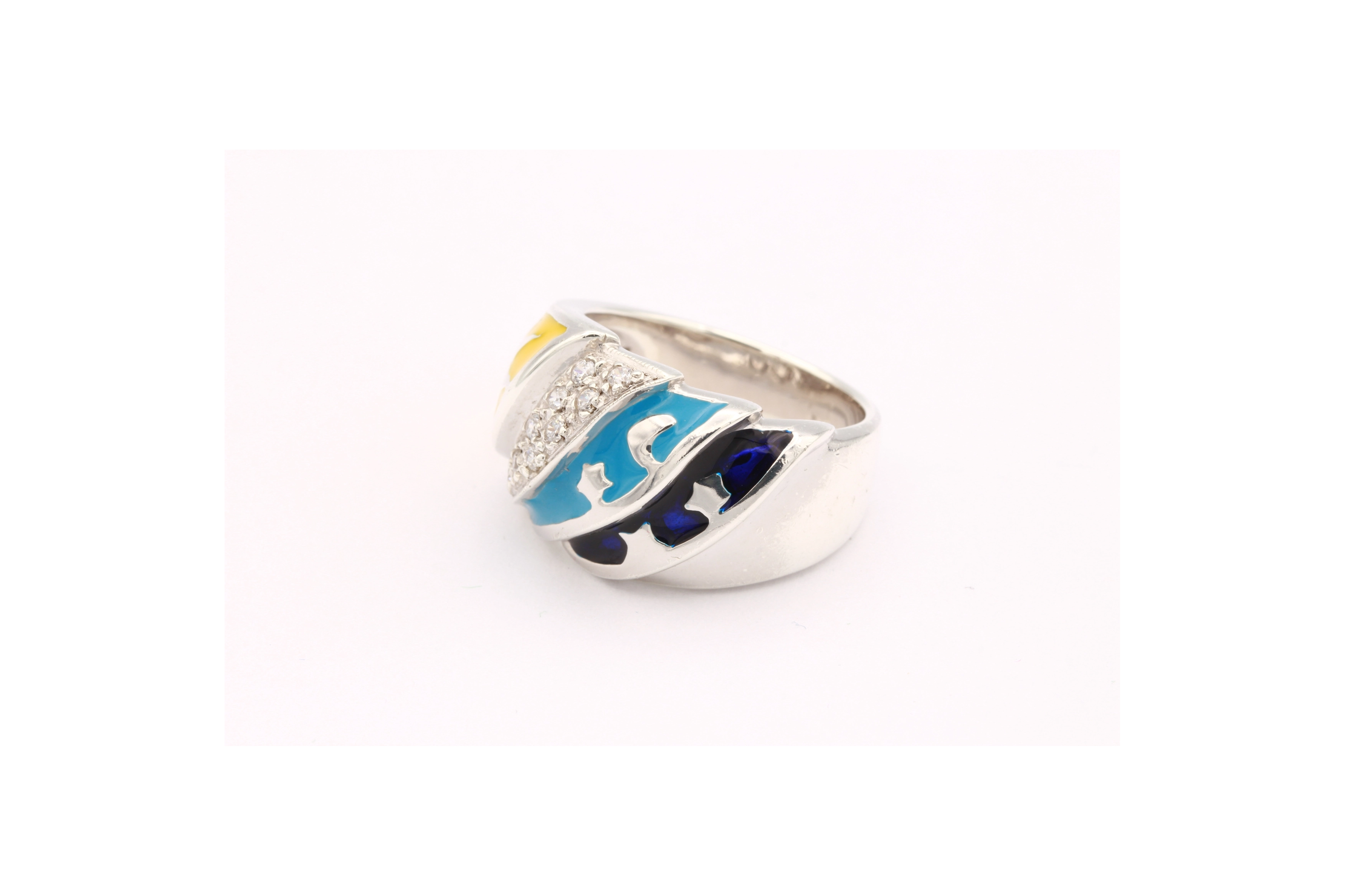 Bague contemporaine en argent 925 et émail sertie de zirconium-The Vintage Workshop