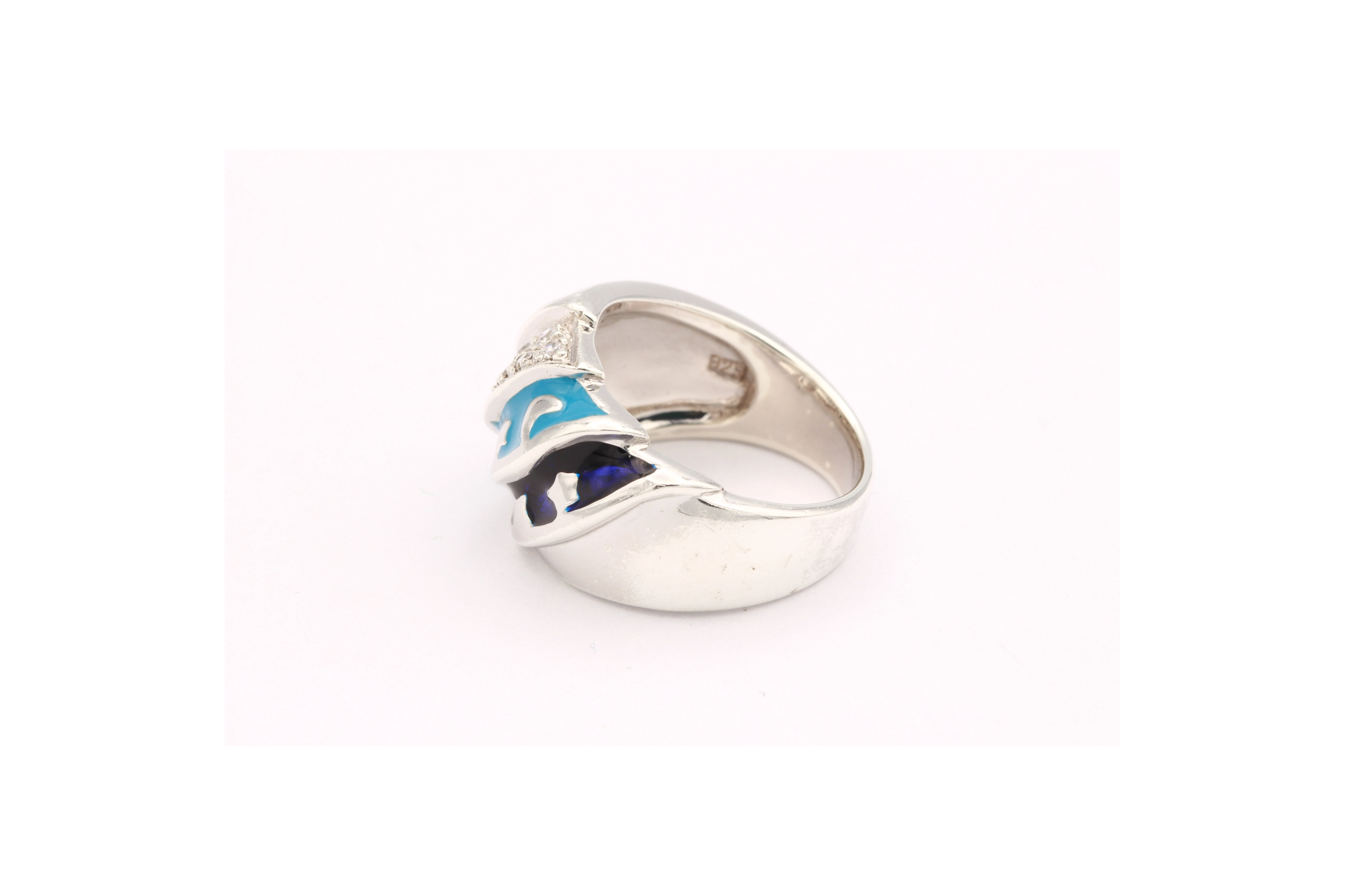 Bague contemporaine en argent 925 et émail sertie de zirconium-The Vintage Workshop