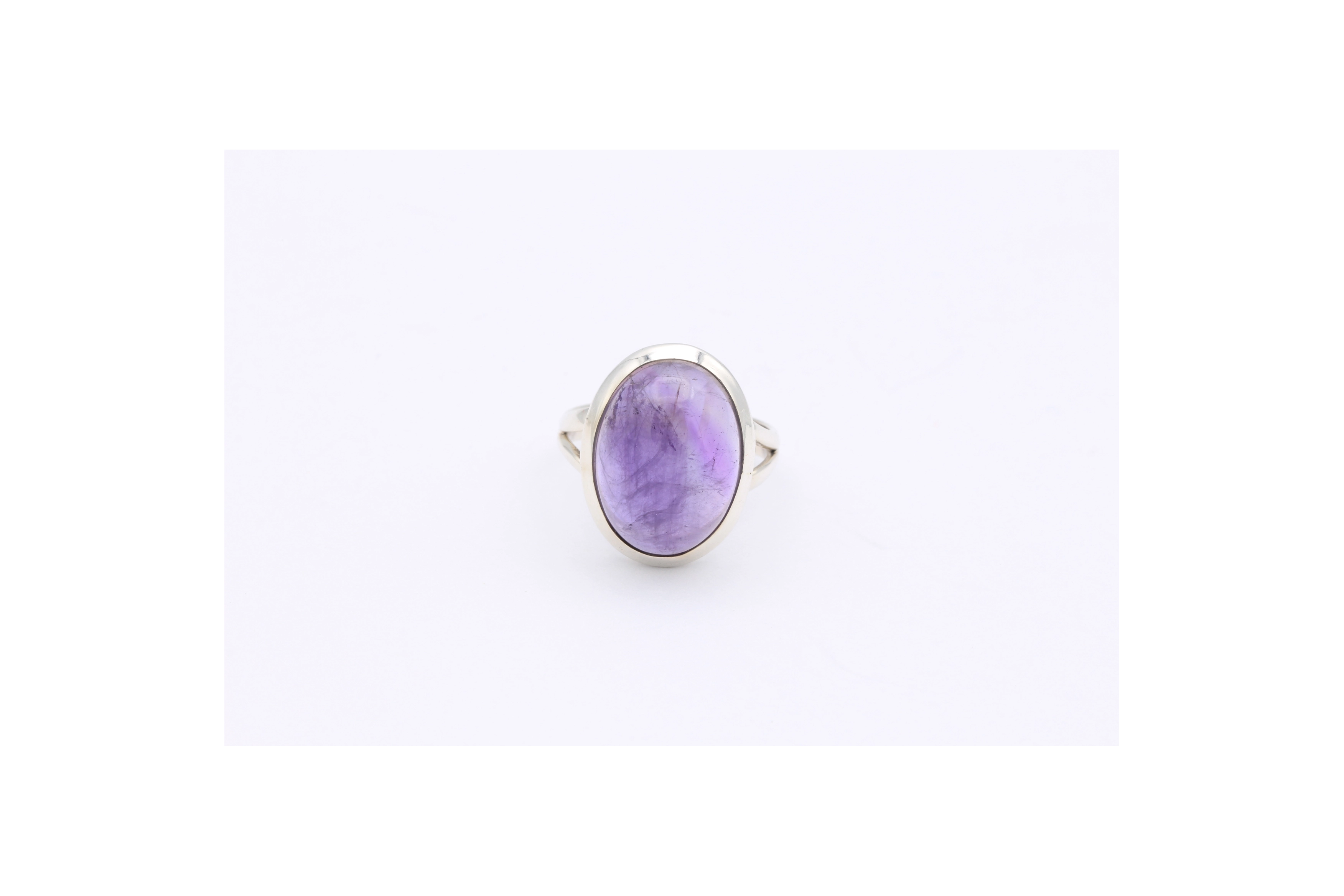 Bague contemporaine en argent 925 sertie d'améthyste-The Vintage Workshop
