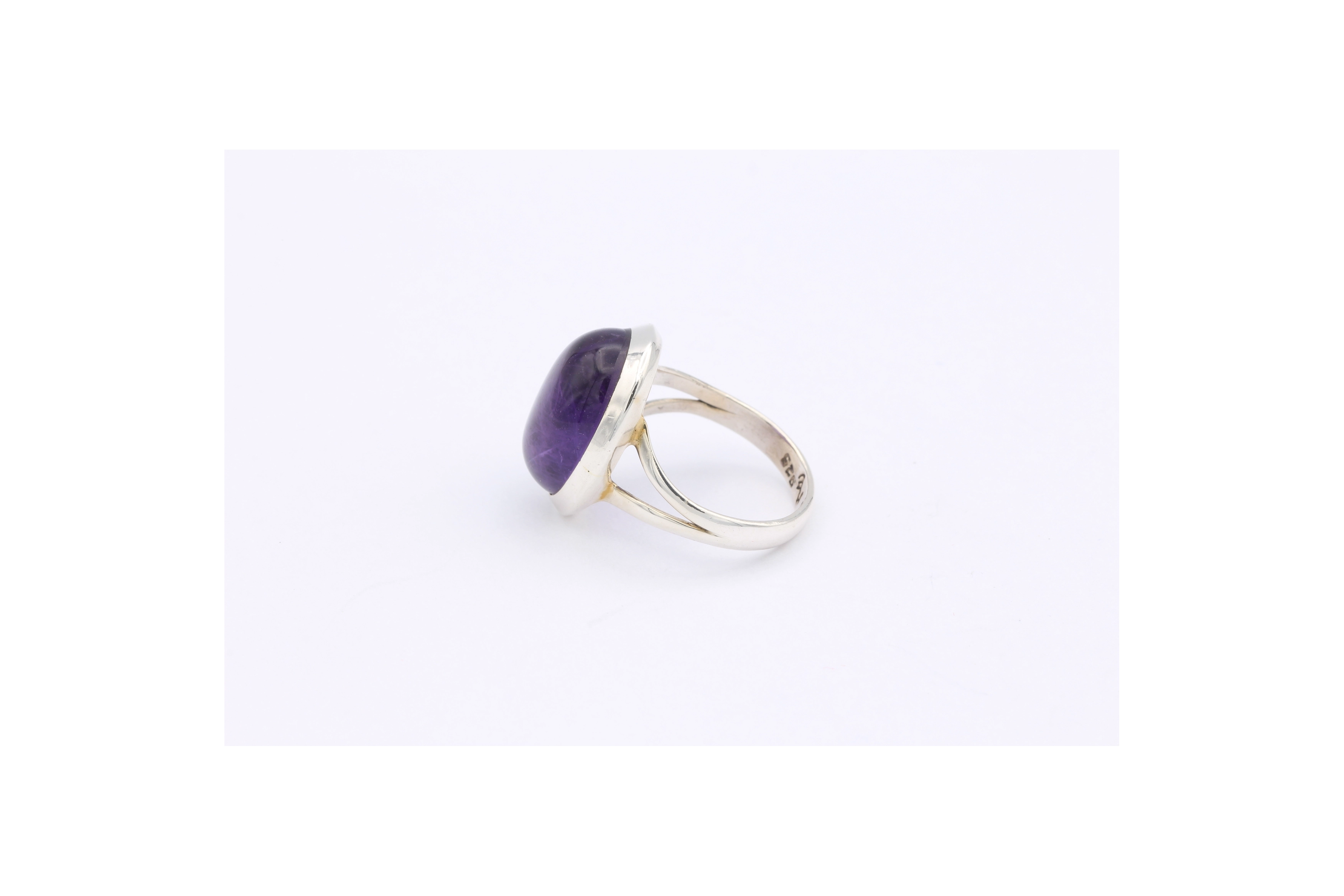 Bague contemporaine en argent 925 sertie d'améthyste-The Vintage Workshop