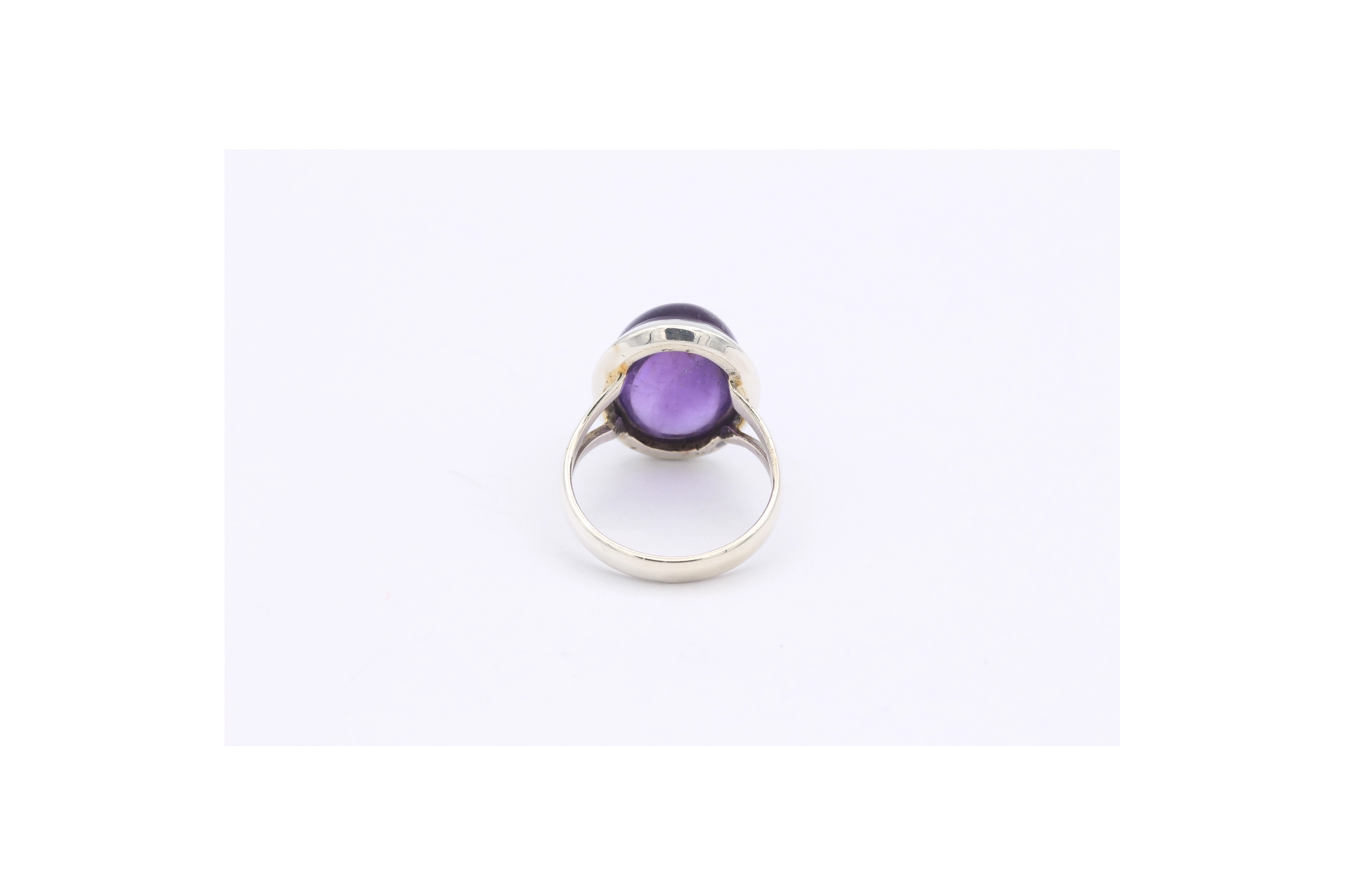 Bague contemporaine en argent 925 sertie d'améthyste-The Vintage Workshop