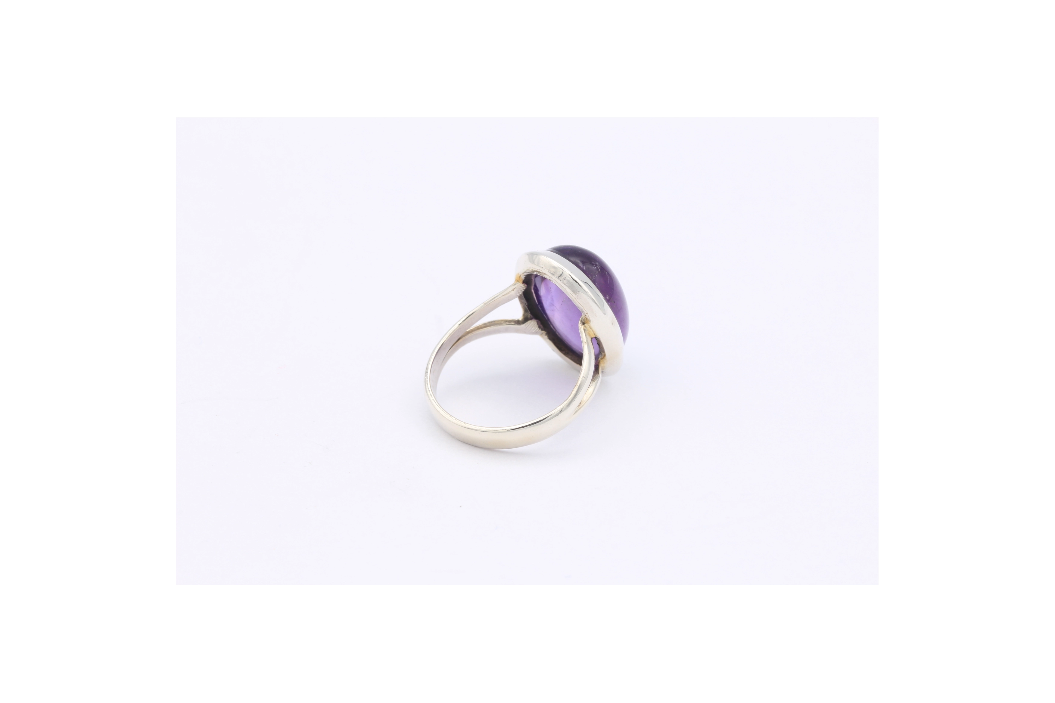 Bague contemporaine en argent 925 sertie d'améthyste-The Vintage Workshop