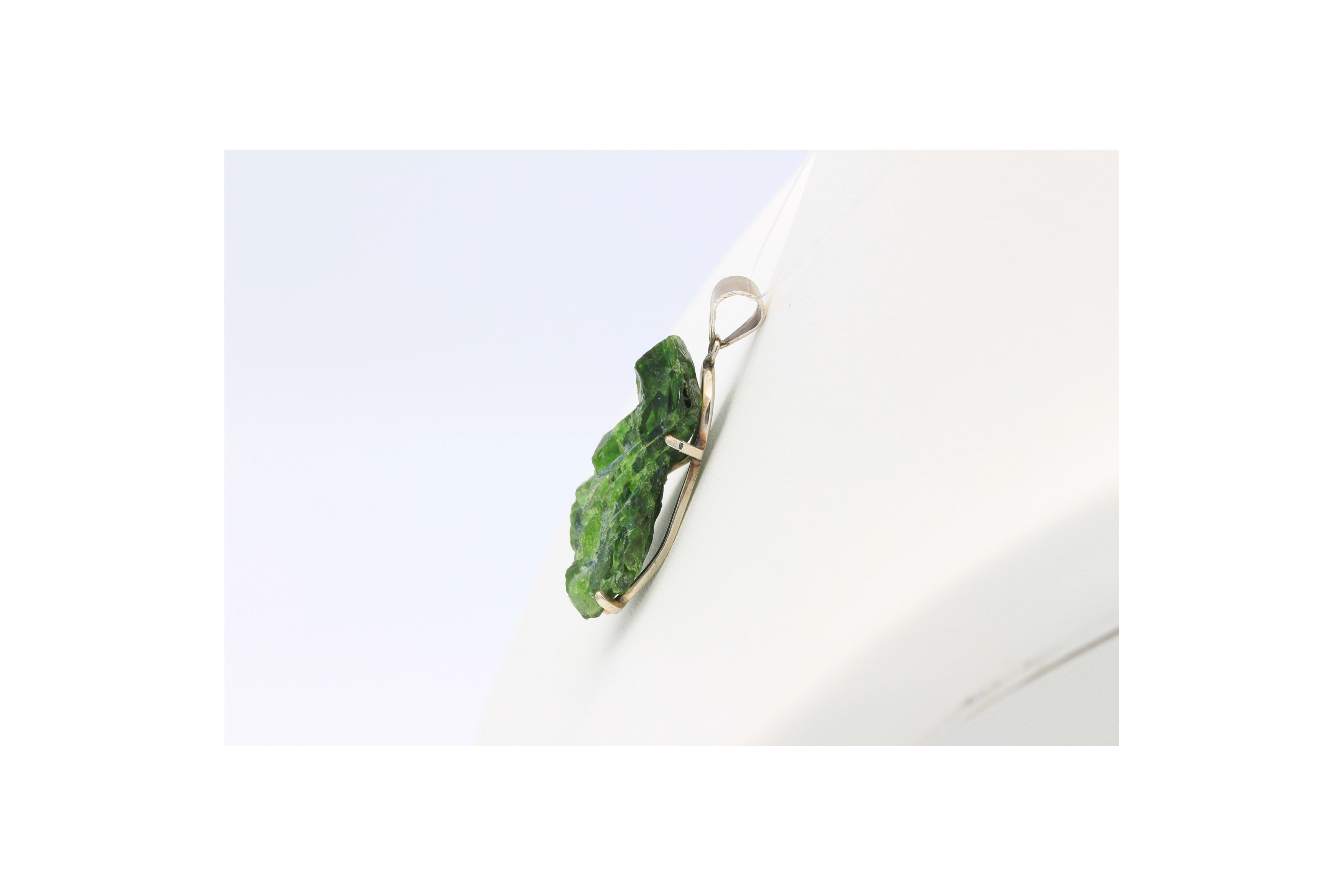 Pendentif contemporain en argent 925 serti de diopside chromifère-The Vintage Workshop