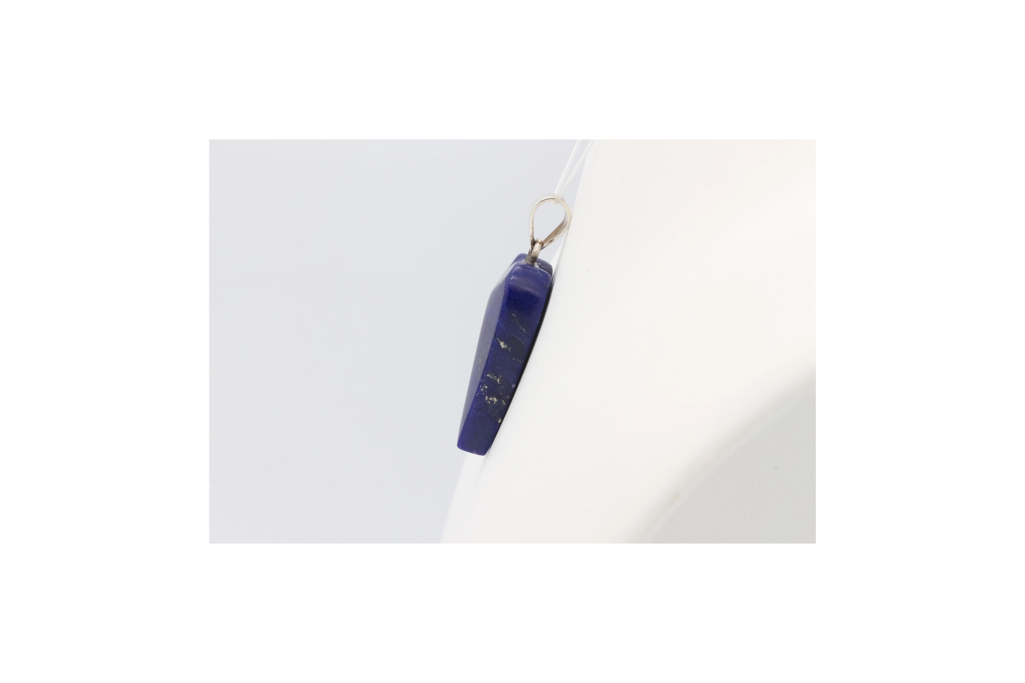 Pendentif contemporain en argent 925 serti de lapis lazuli-The Vintage Workshop