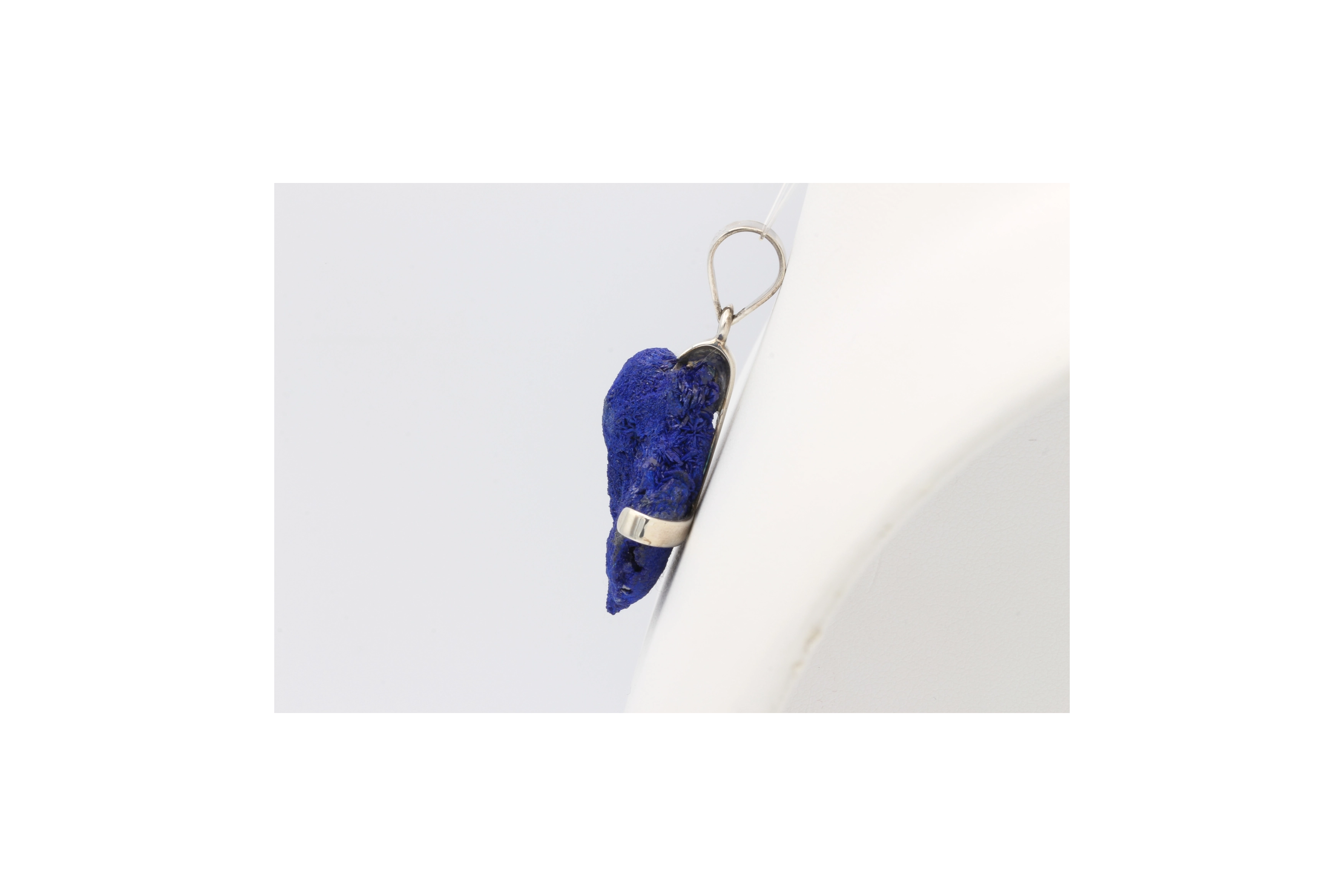 Pendentif contemporain en argent 925 serti d'azurite-The Vintage Workshop