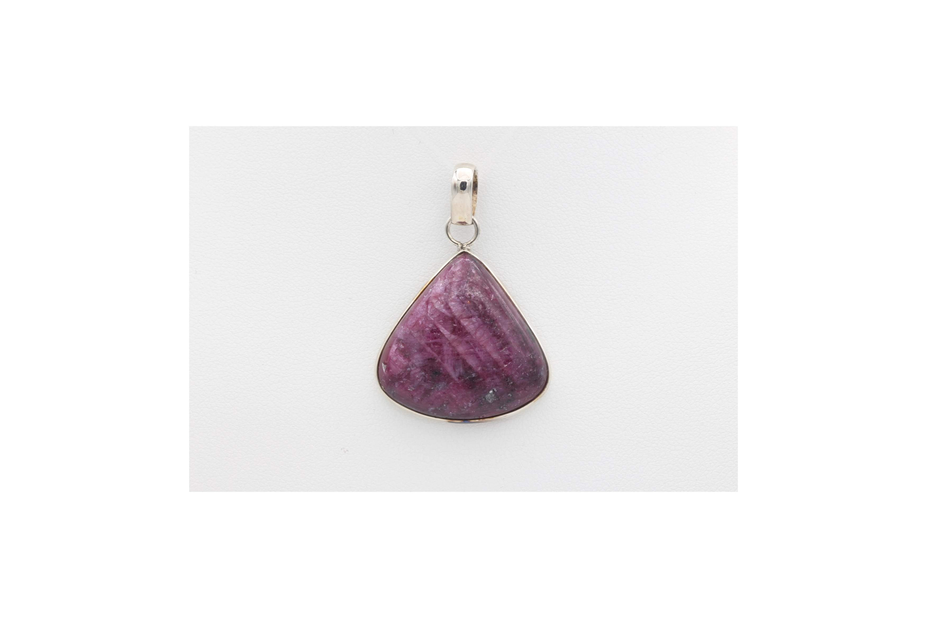 Pendentif contemporain en argent 925 serti de rubis - - 1