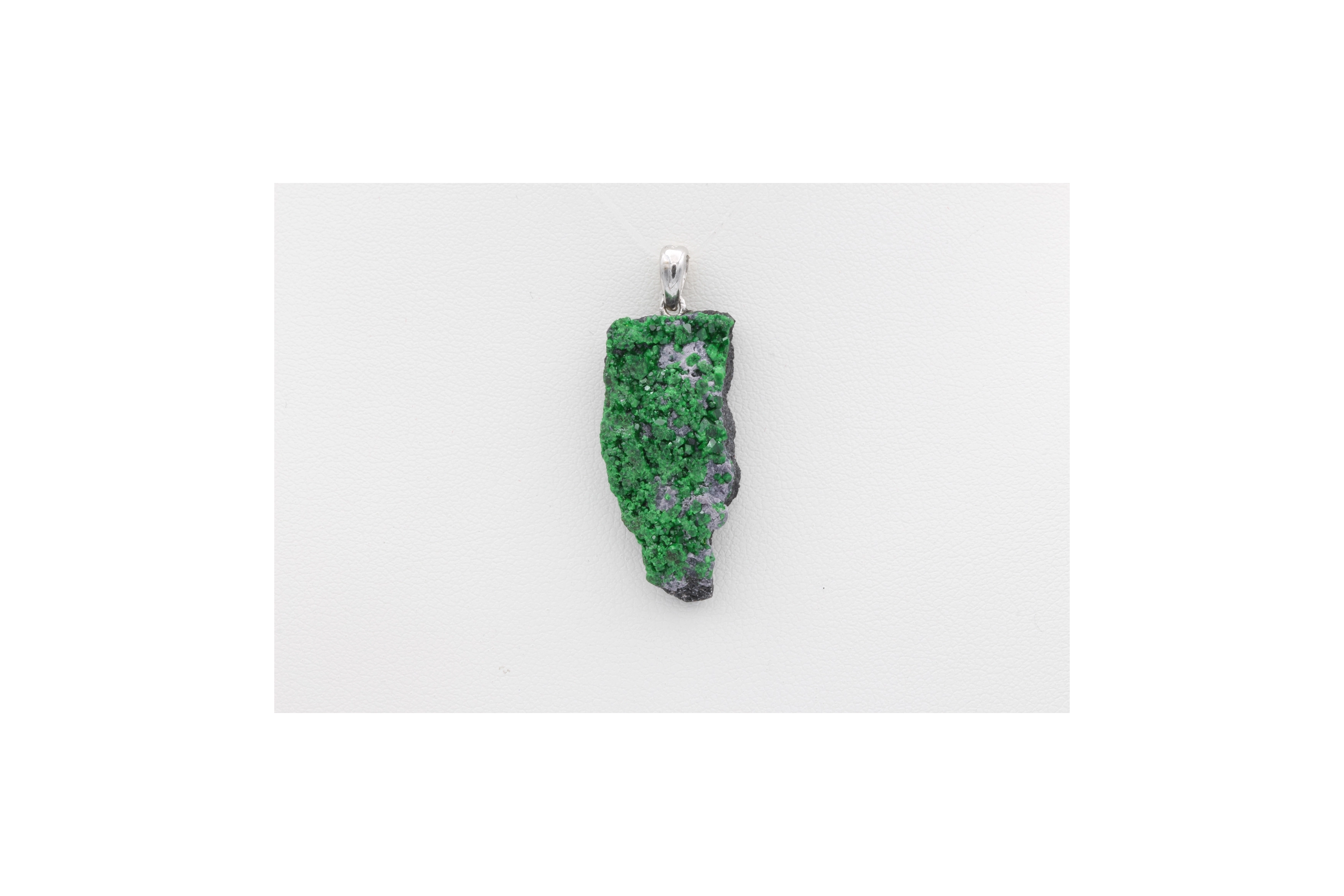 Pendentif contemporain en argent 925 serti de diopside chromifère - - 1