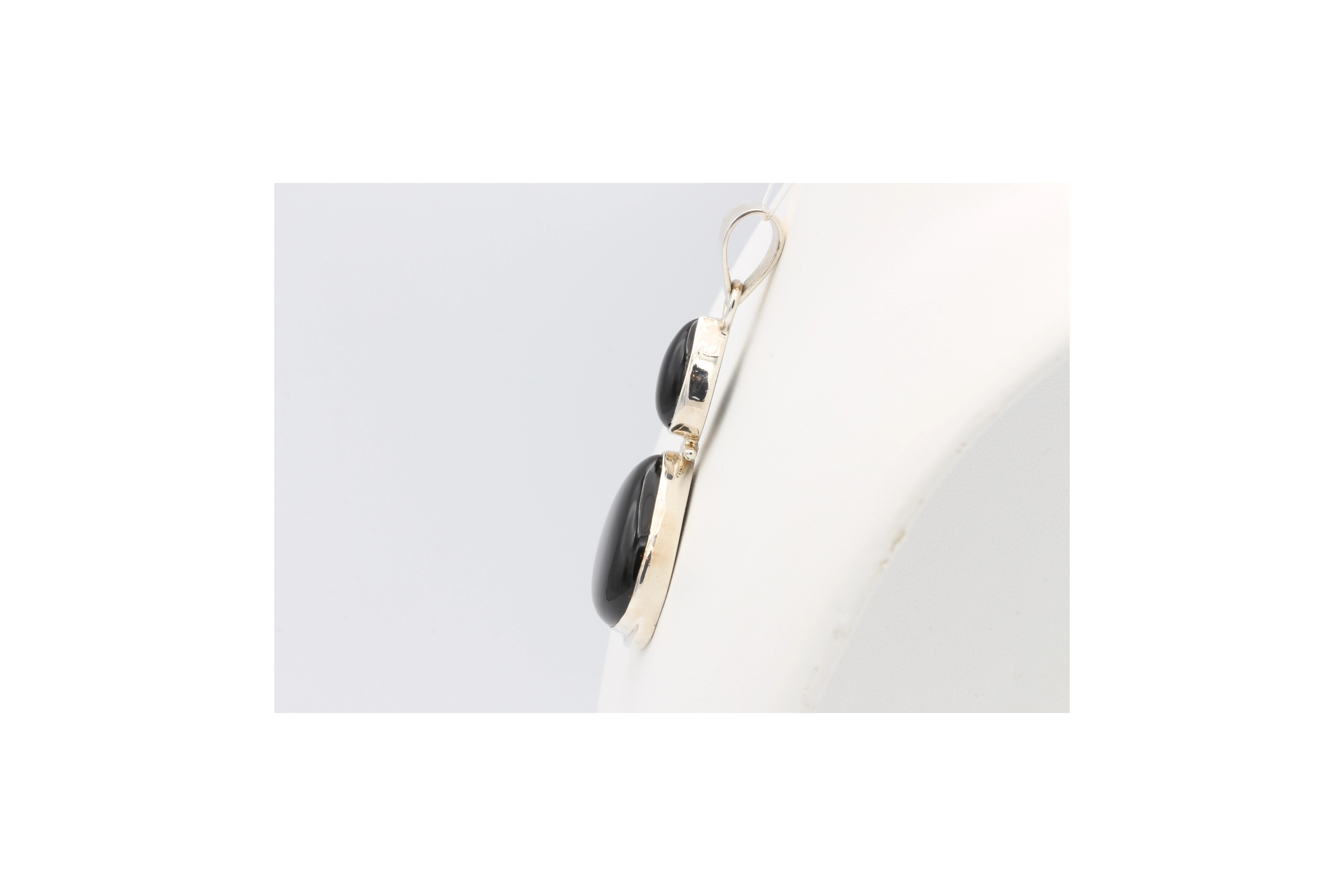 Pendentif contemporain en argent 925 serti d'onyx-The Vintage Workshop