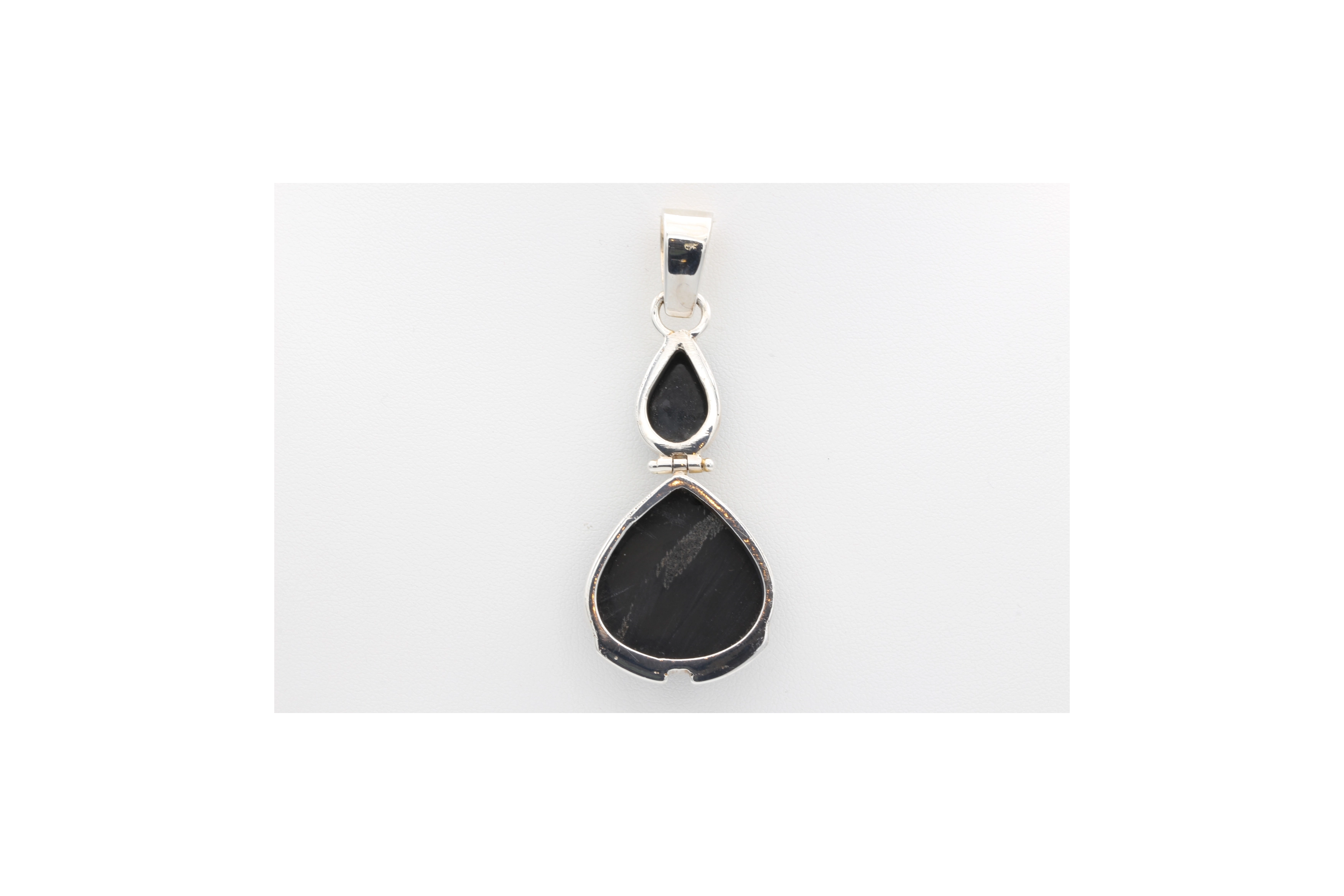 Pendentif contemporain en argent 925 serti d'onyx-The Vintage Workshop