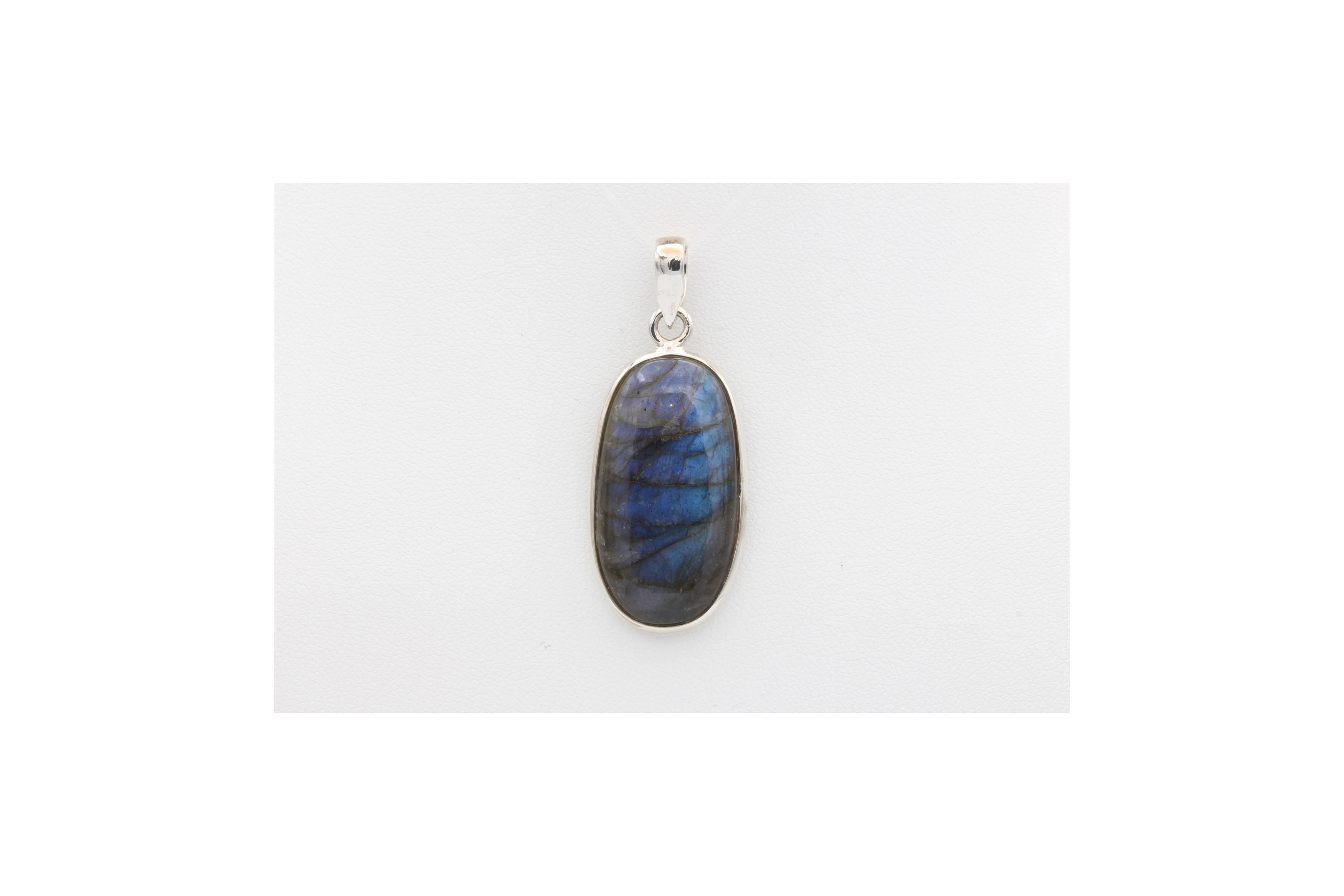 Pendentif contemporain en argent serti de labradorite - - 1