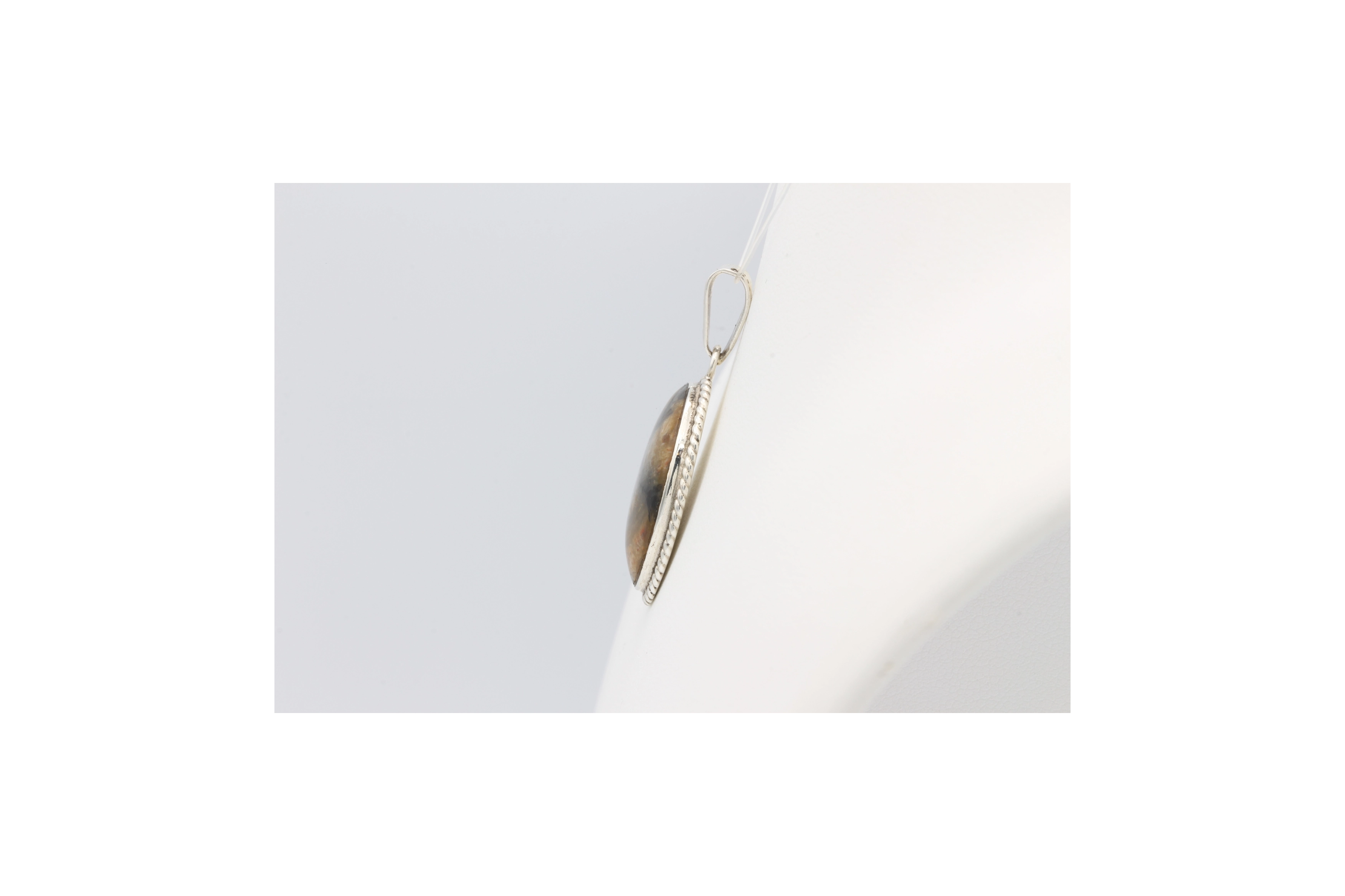 Pendentif Années 70 en argent 925 serti d'andalousite-The Vintage Workshop