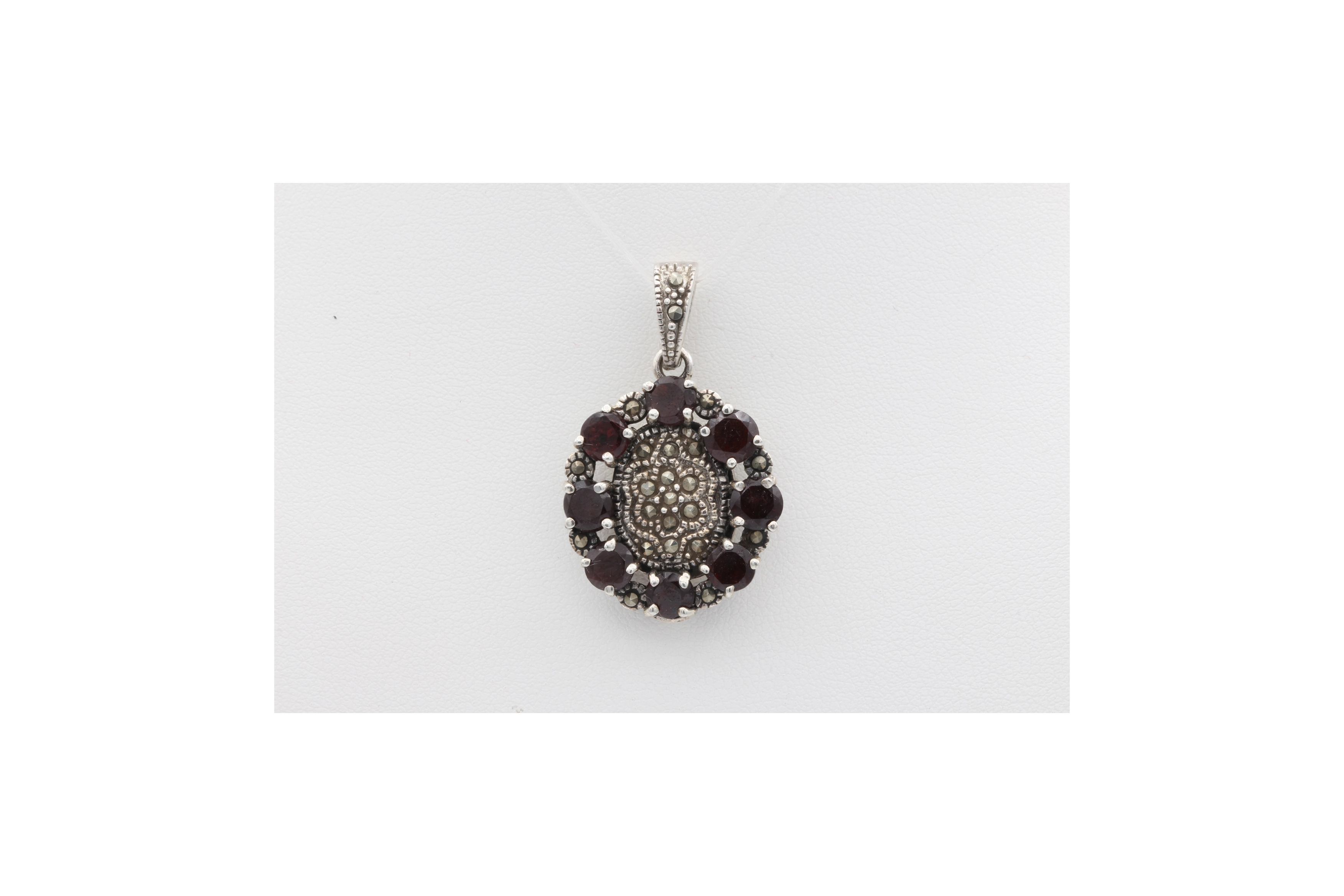 Pendentif contemporain en argent 925 serti de grenat et de marcassite-The Vintage Workshop