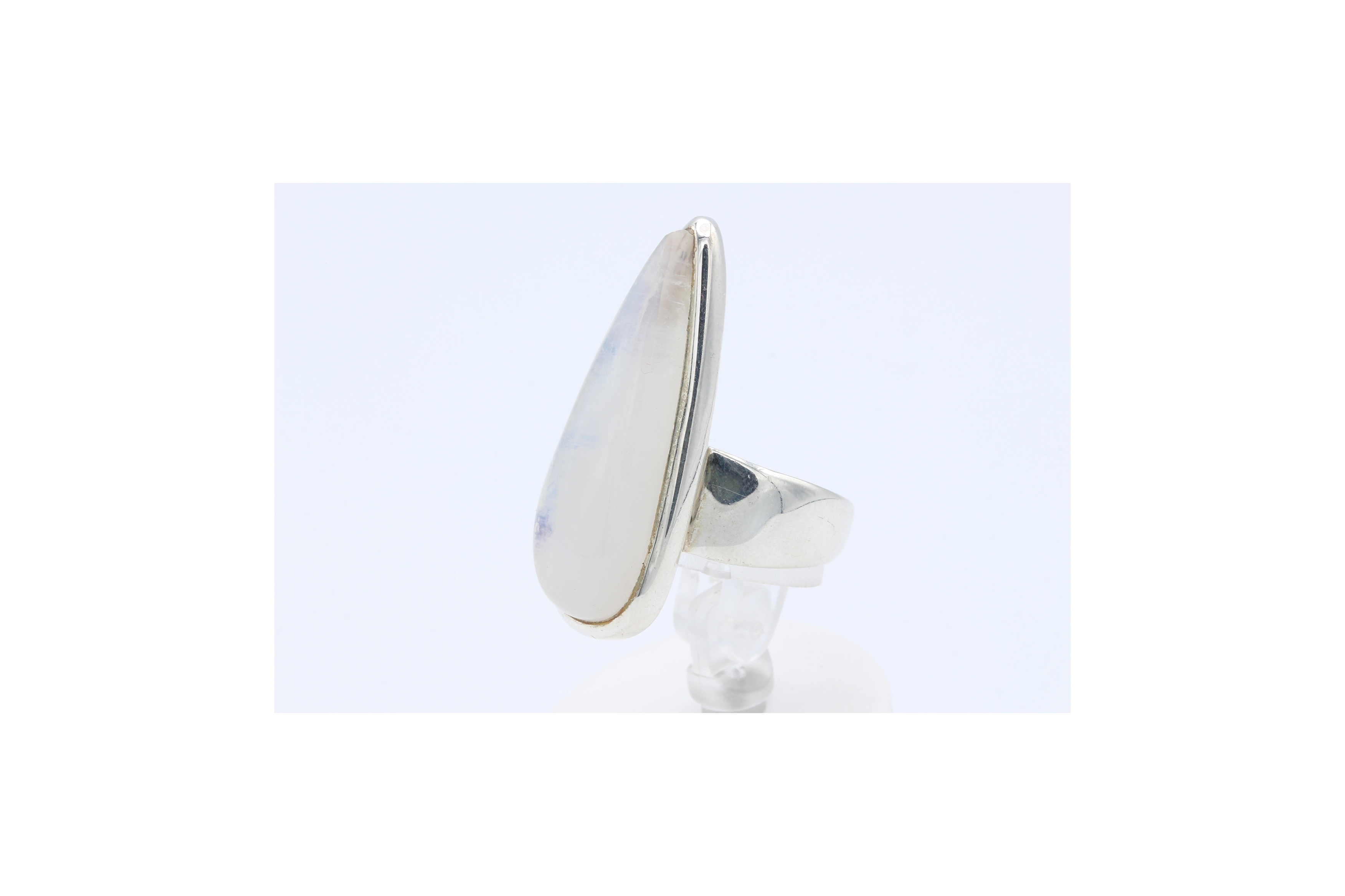 Bague contemporaine en argent 925 sertie d'une labradorite - 2